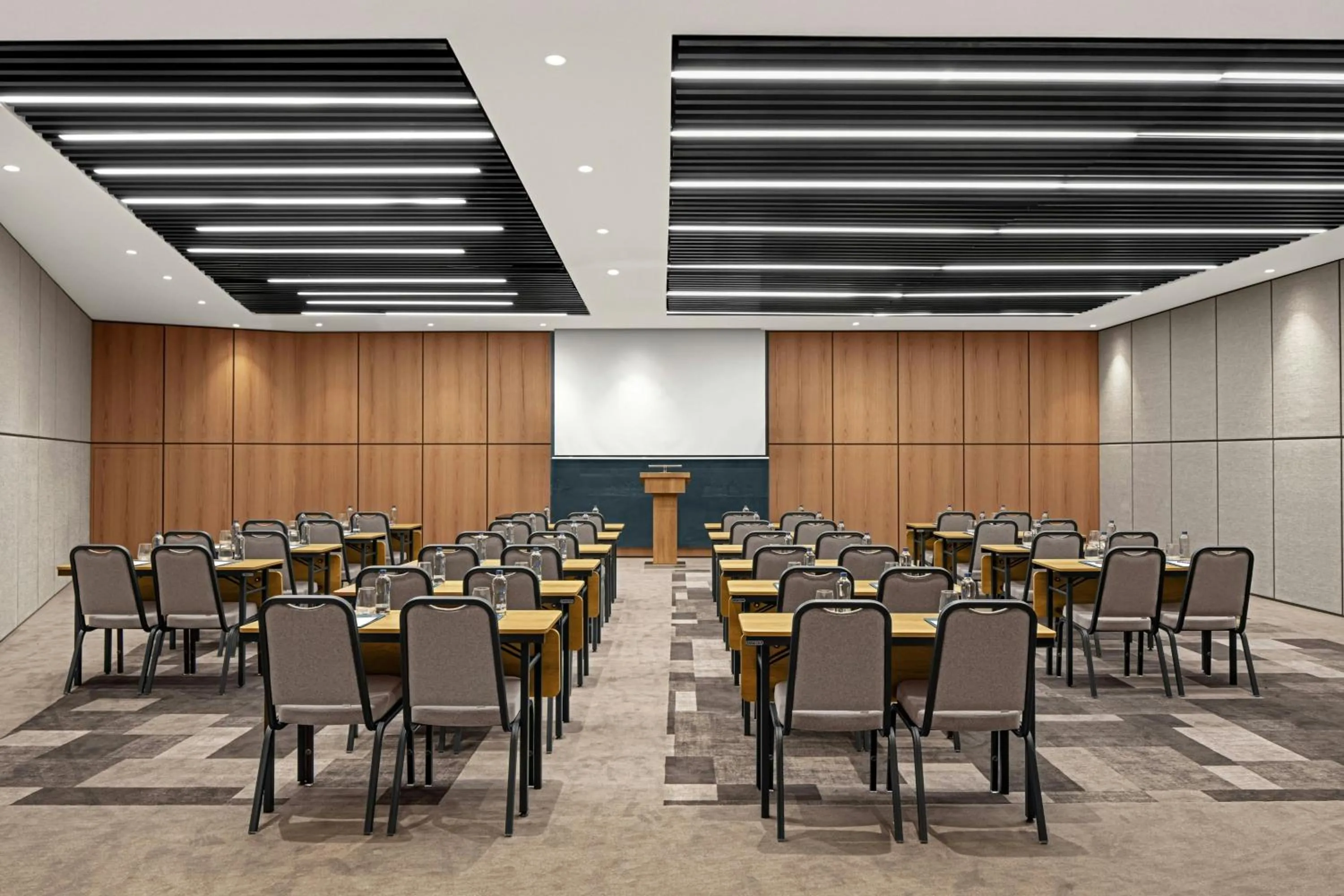 Meeting/conference room in Four Points by Sheraton Istanbul Pendik