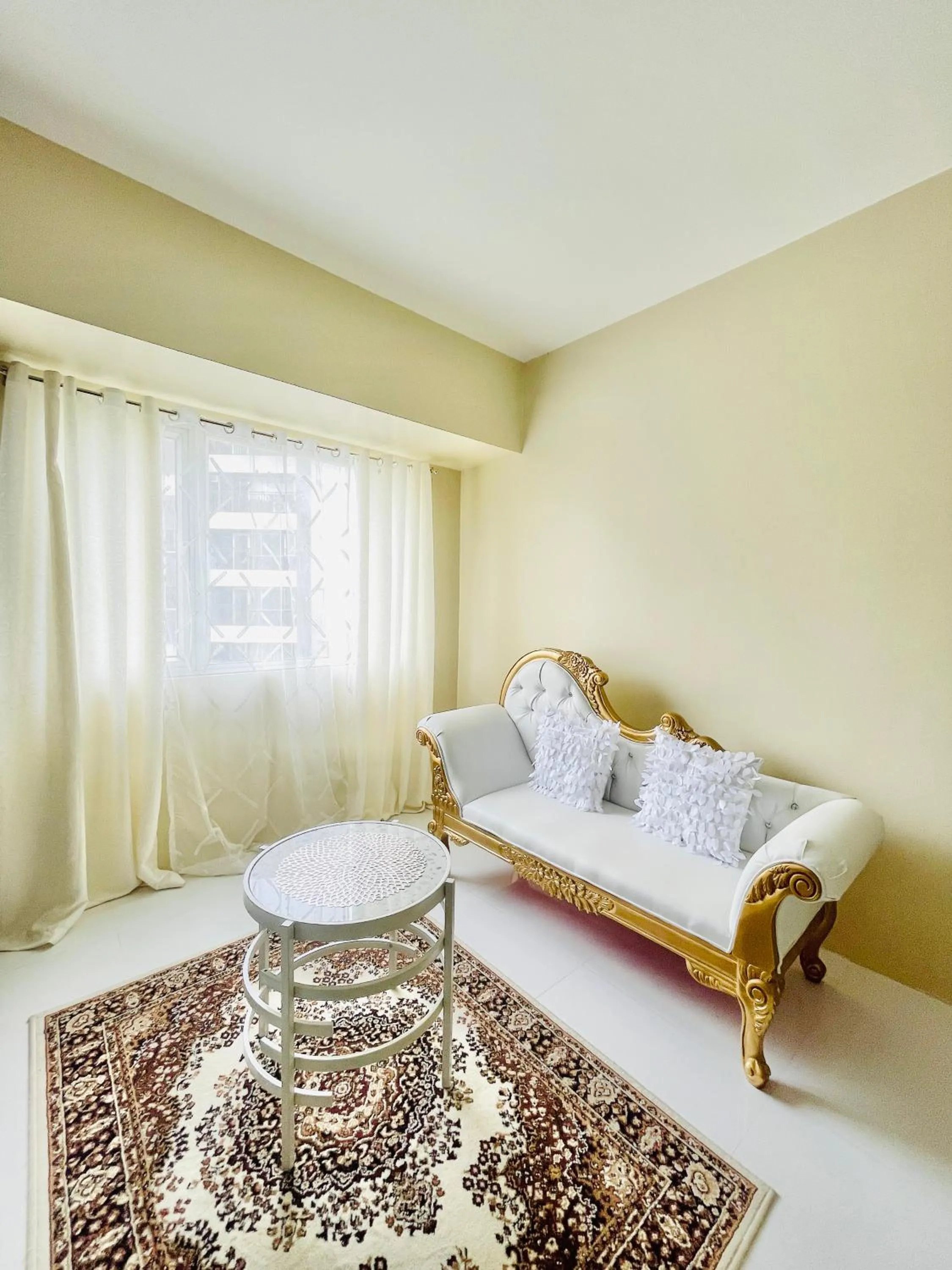 Living room, Bed in Avida Towers Atria