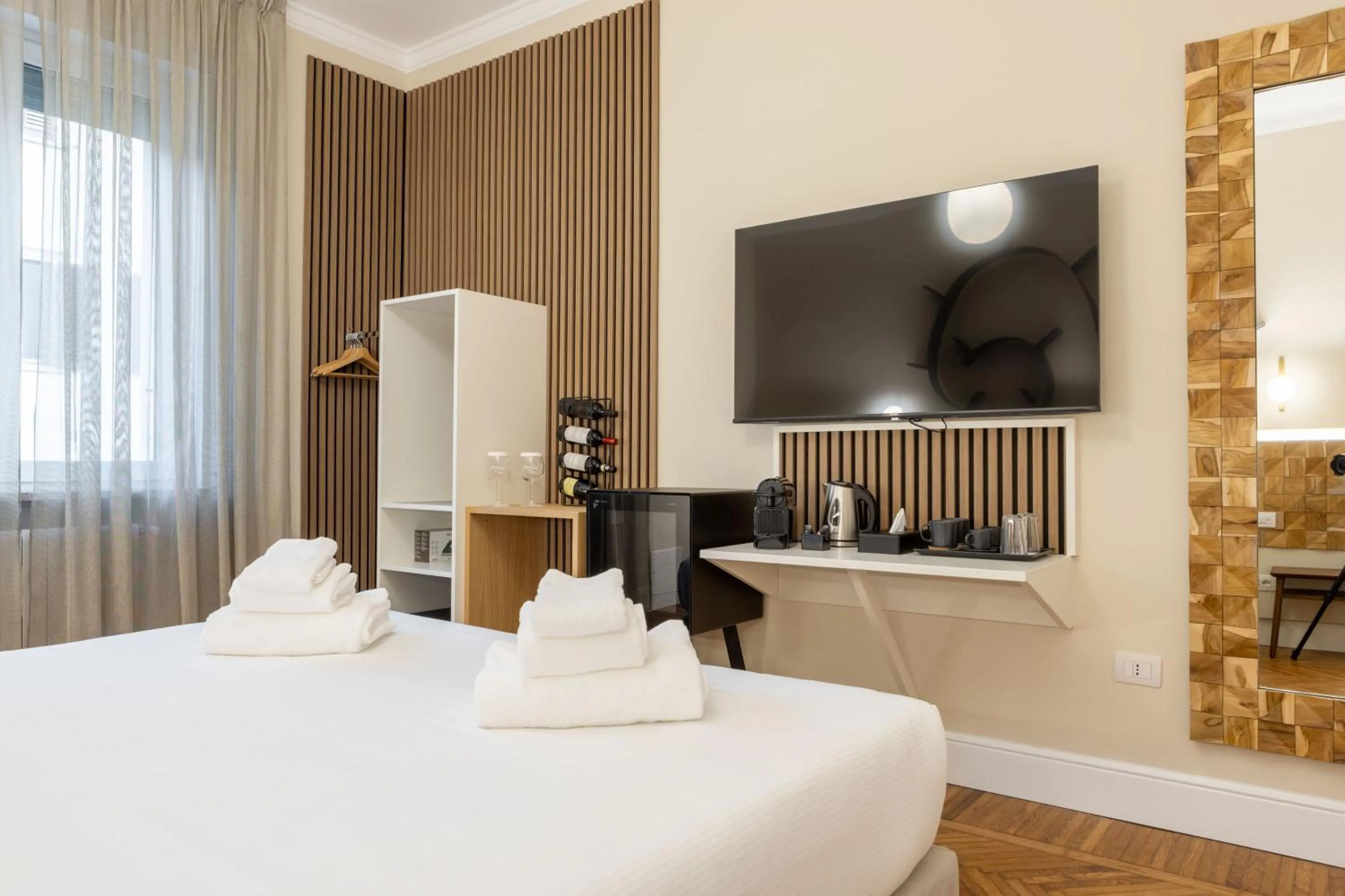 TV and multimedia, Bed in Pier Capponi 17 Rooms & Suites