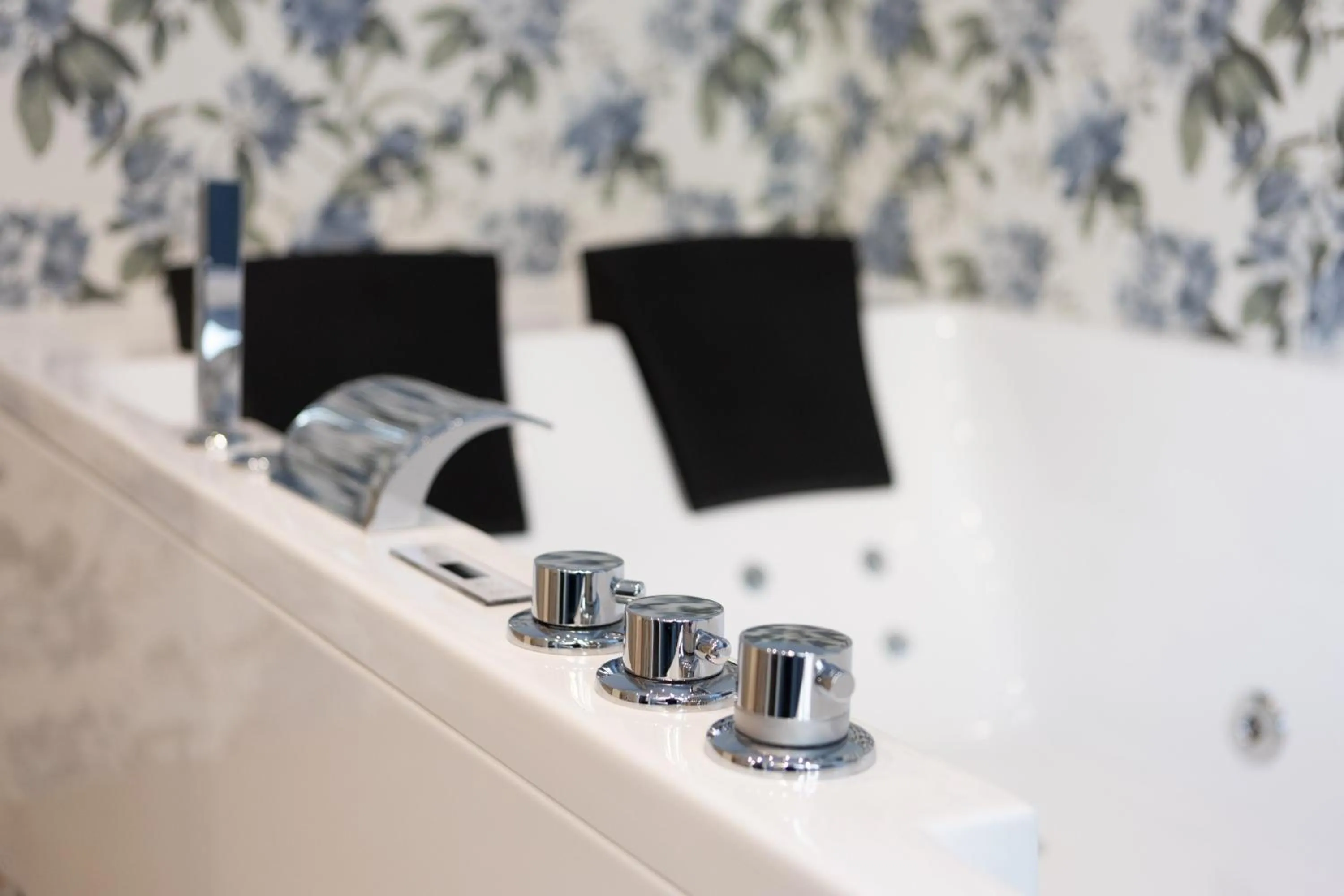 Hot Tub in Pier Capponi 17 Rooms & Suites