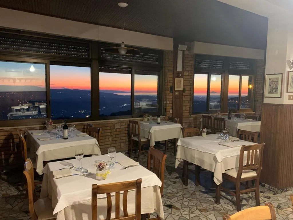 Restaurant/places to eat in Hotel Residence Due Mari