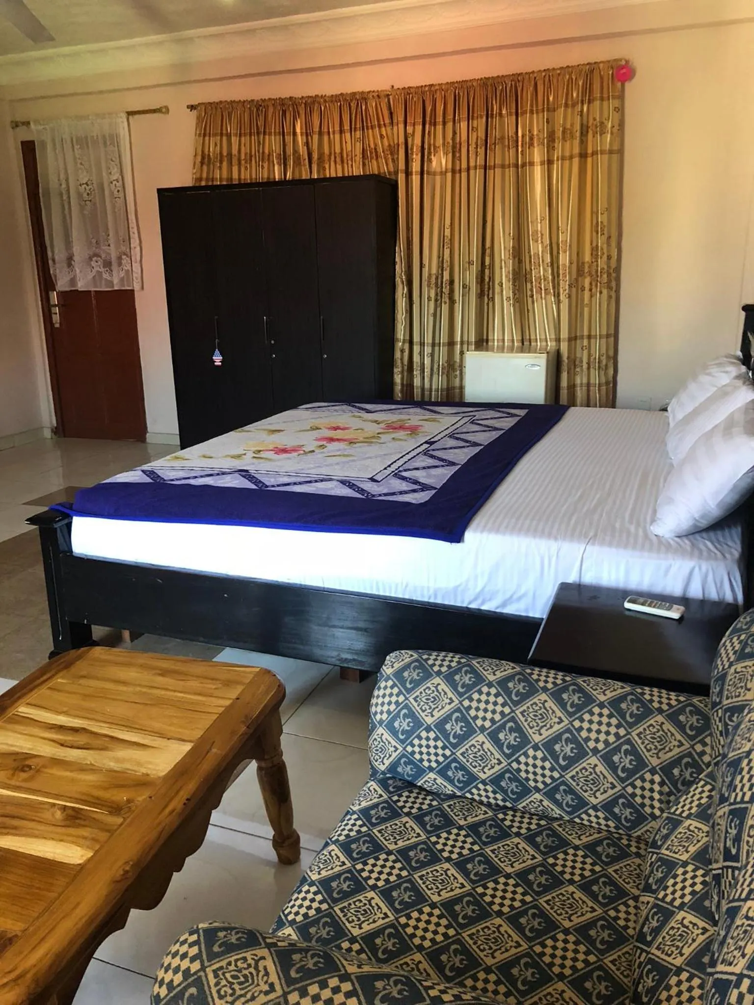 Bed in Pemicsa Hotel Accra
