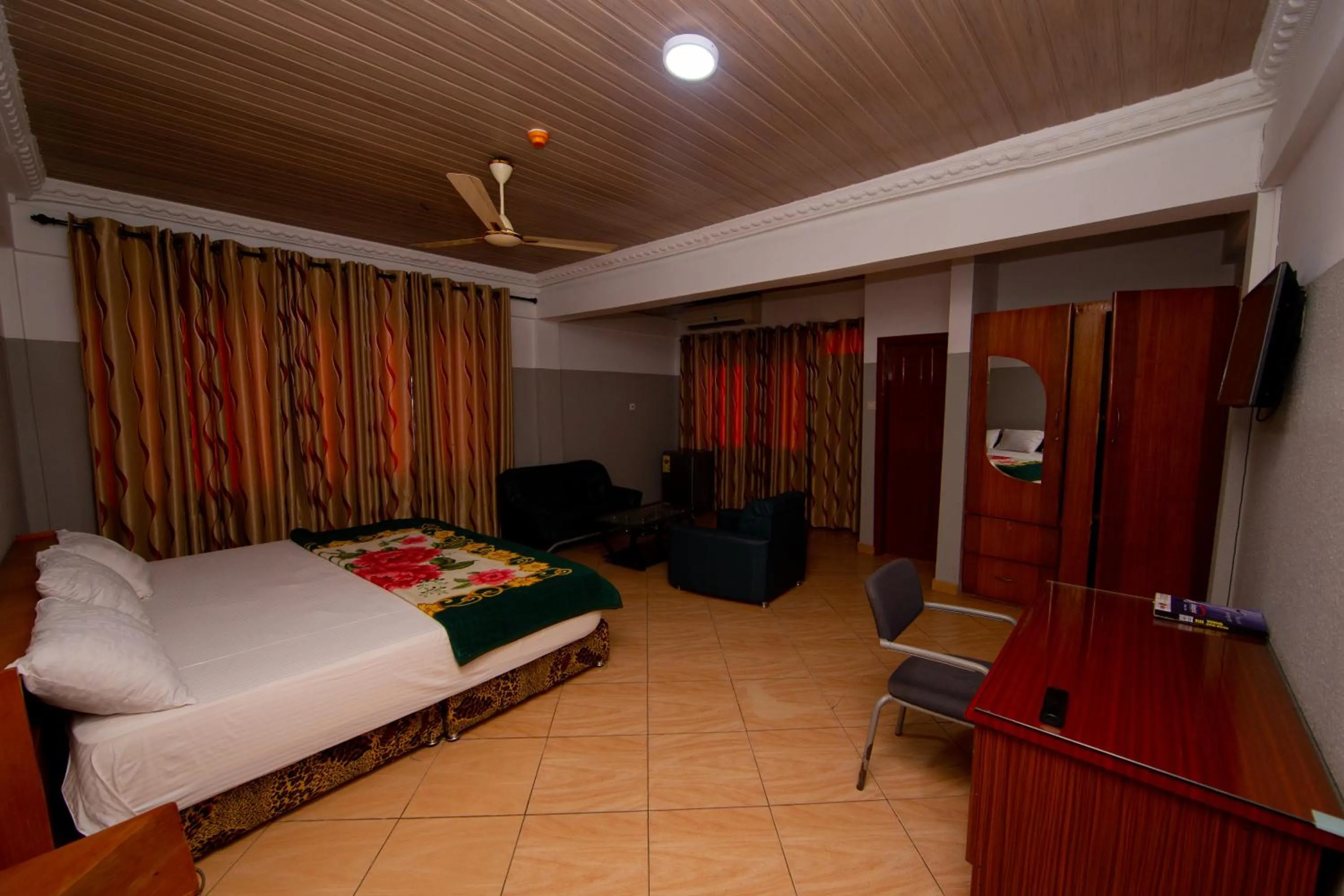 Bed in Pemicsa Hotel Accra