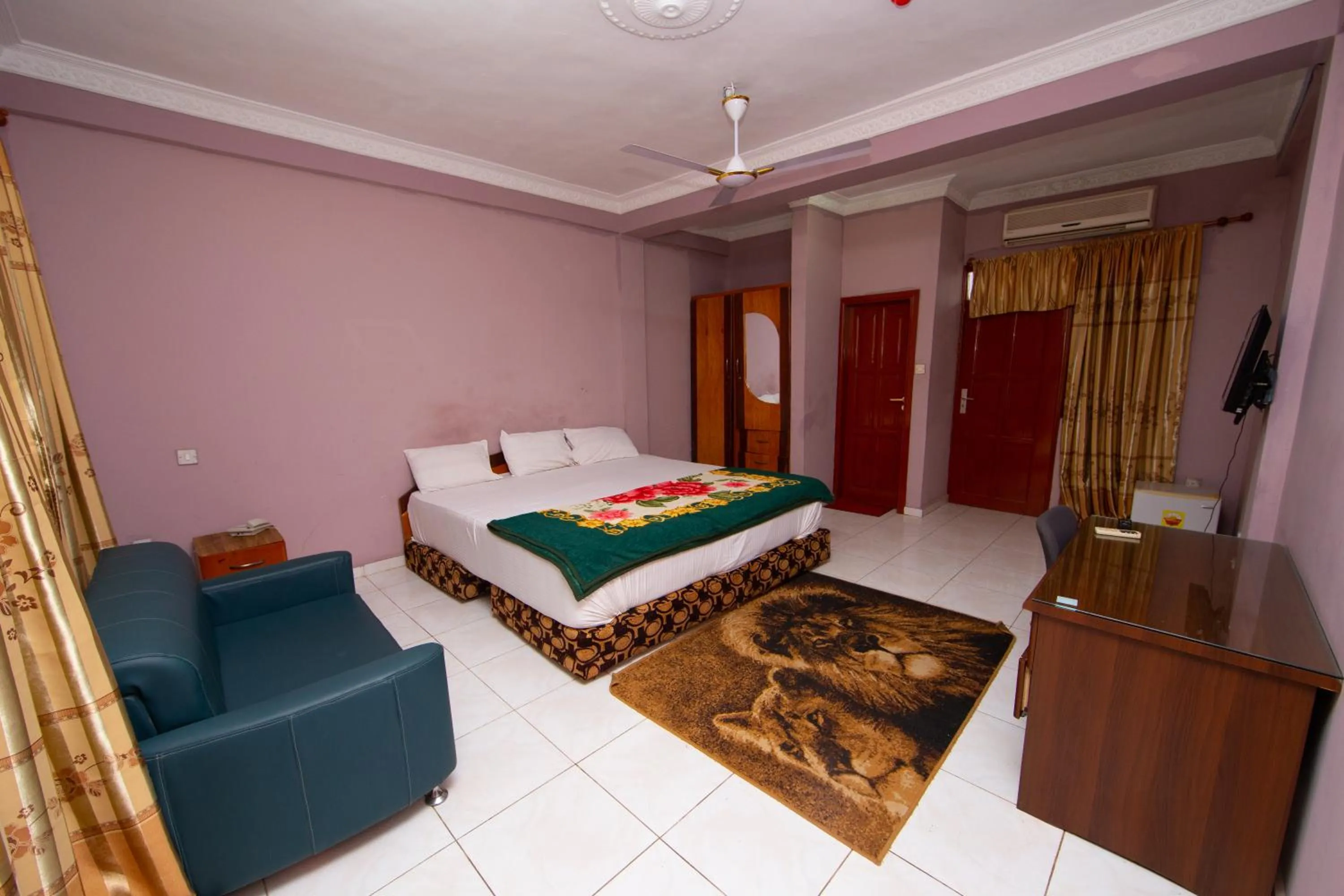 Bed in Pemicsa Hotel Accra
