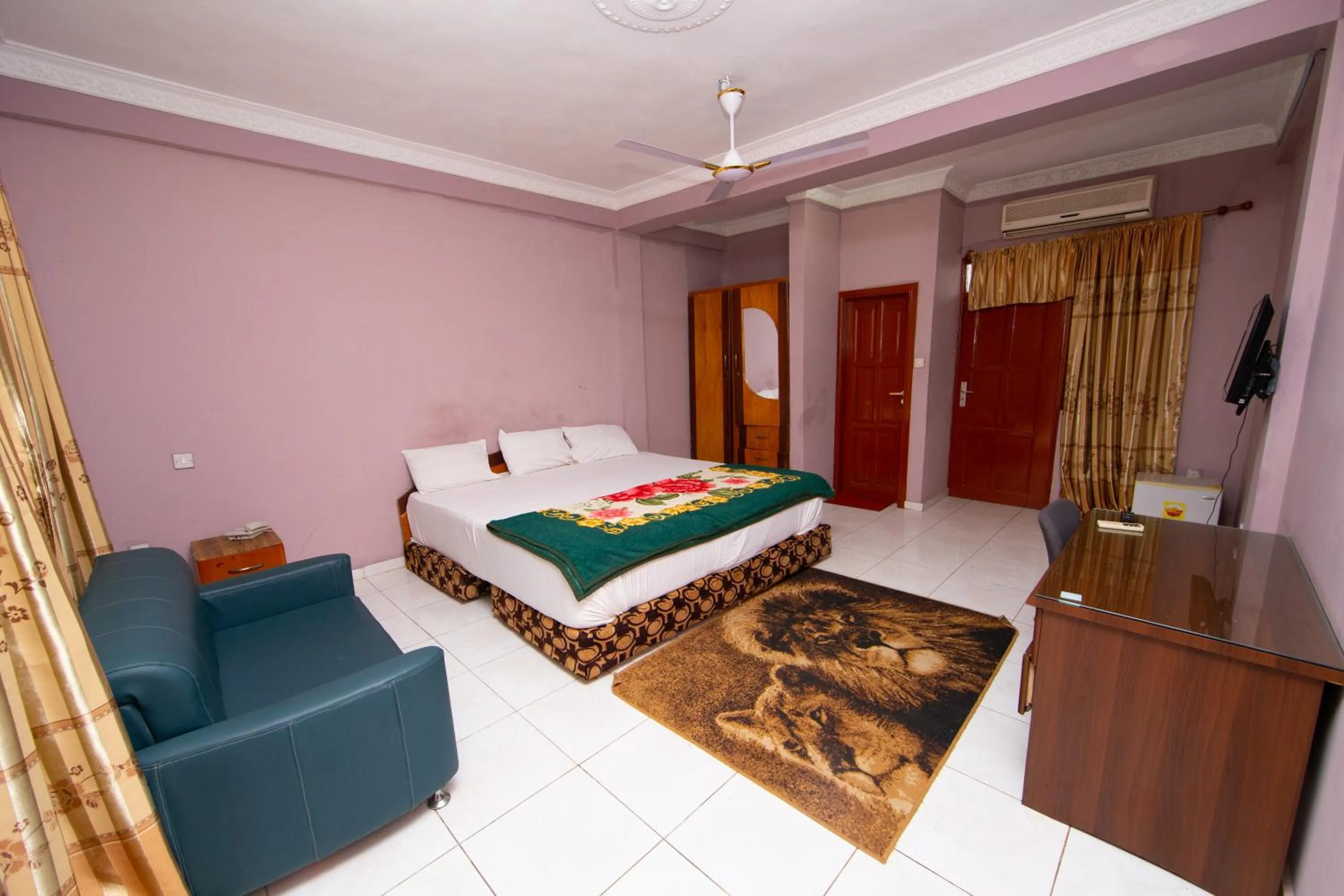 Bed in Pemicsa Hotel Accra