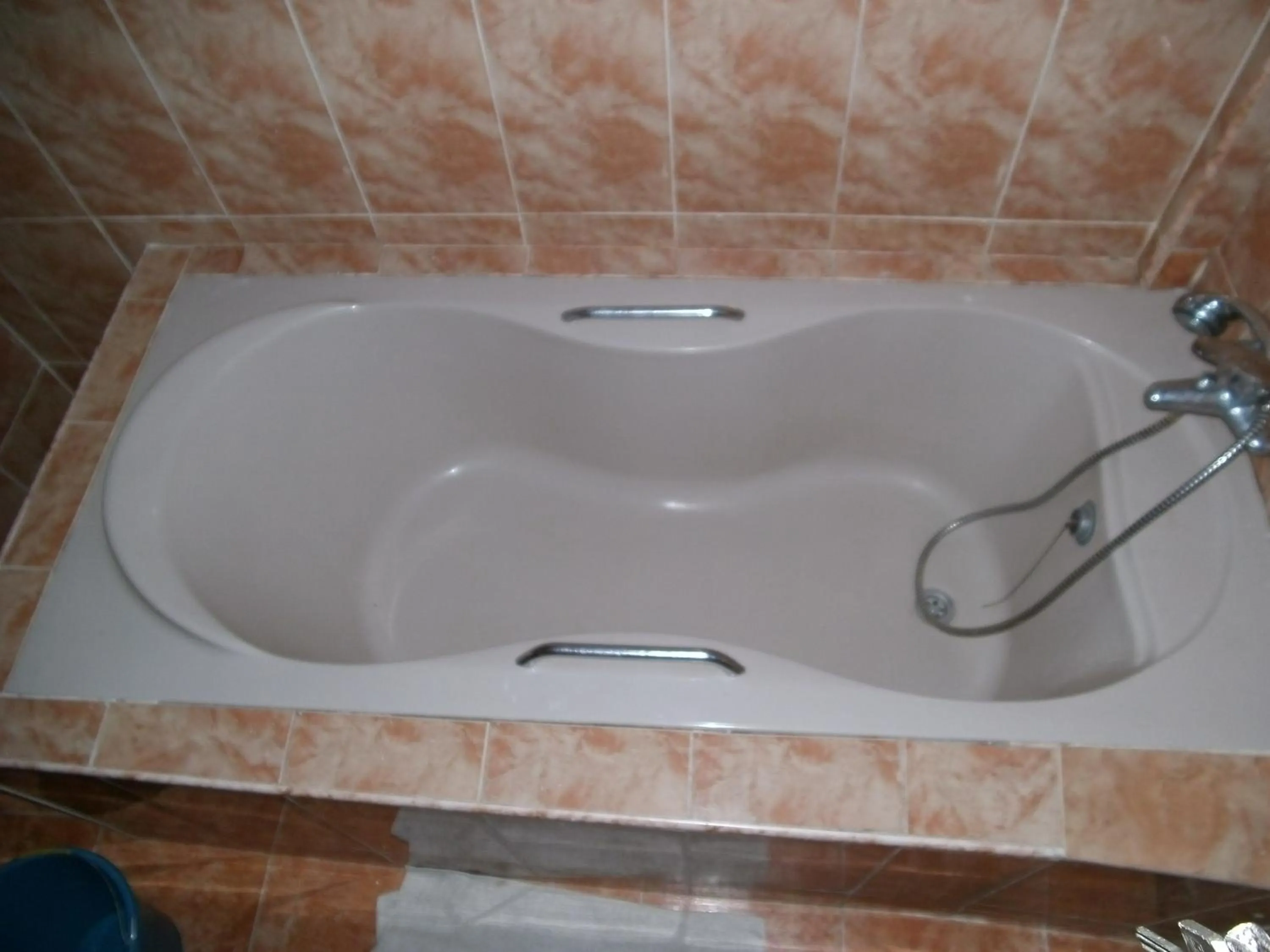 Bathroom in Pemicsa Hotel Accra