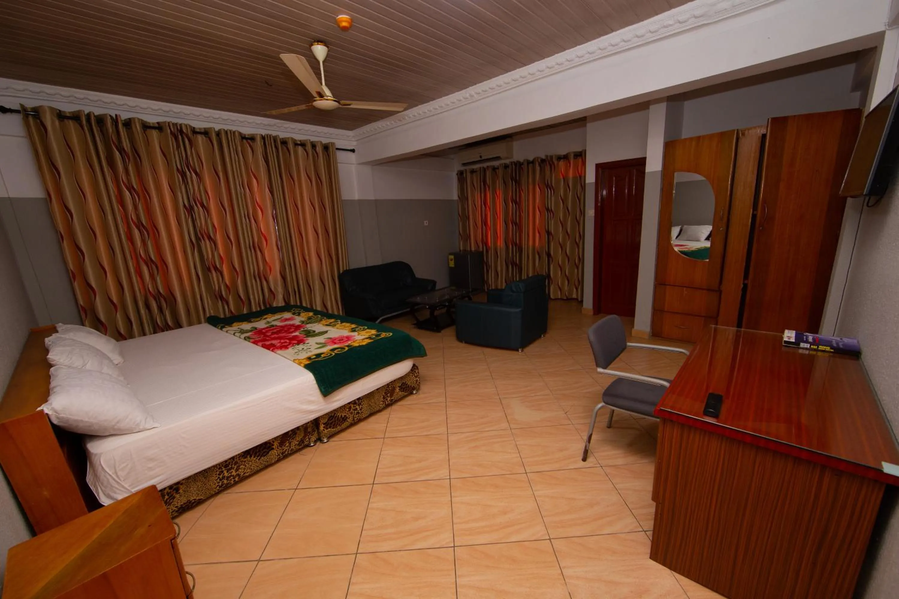 Bed in Pemicsa Hotel Accra