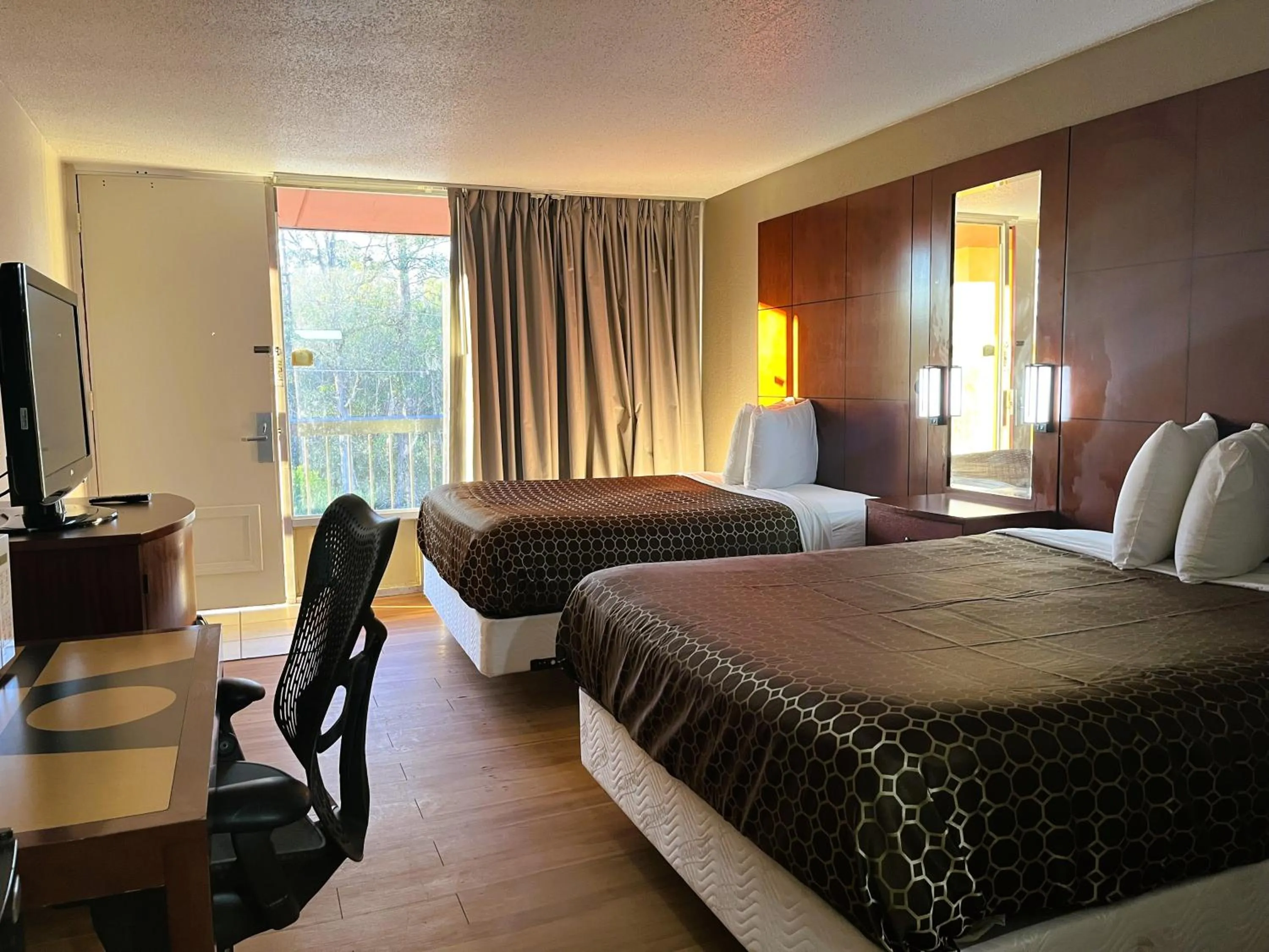 Bed in Budgetel Inn - Phenix City