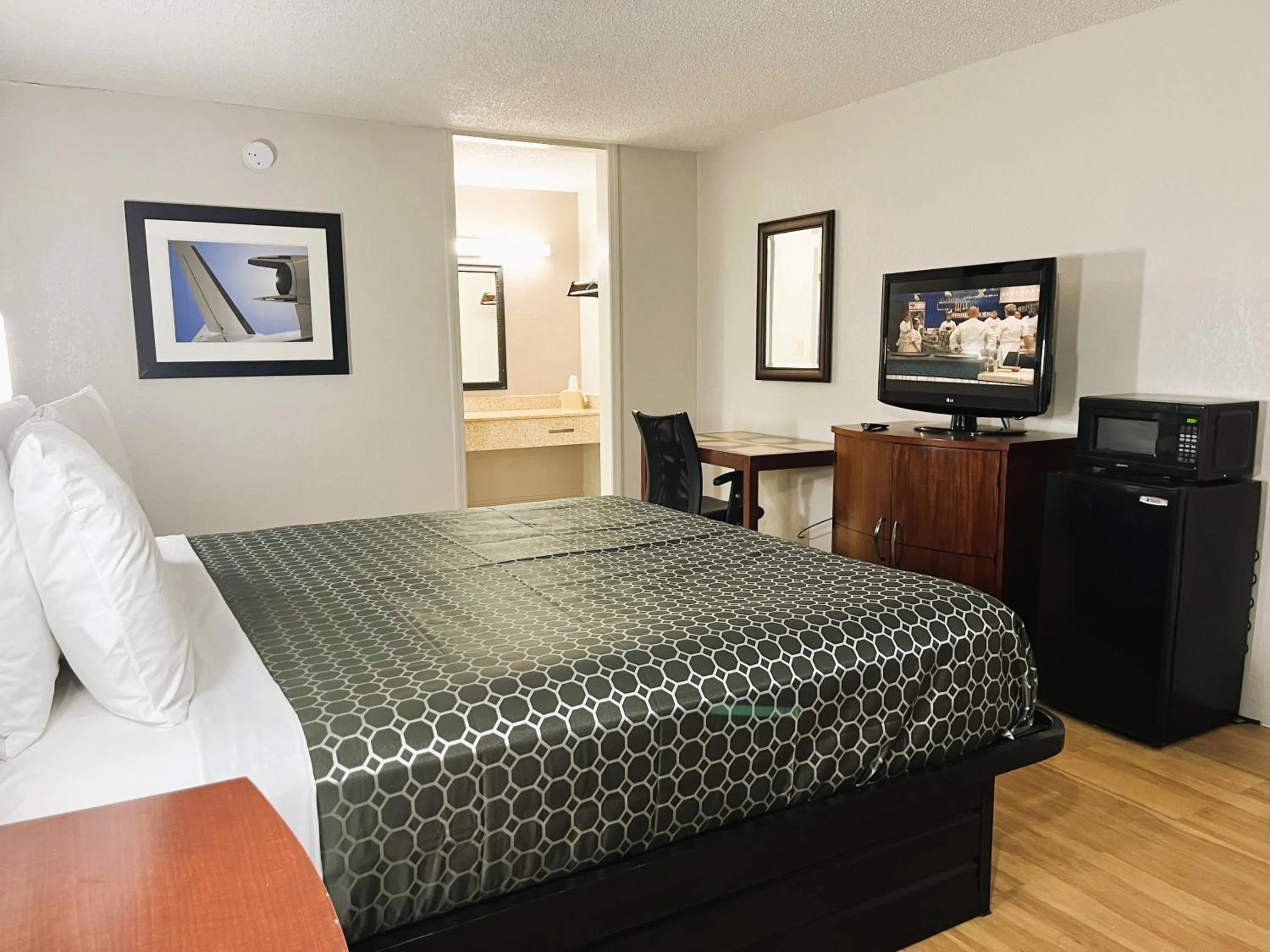 Bed in Budgetel Inn - Phenix City