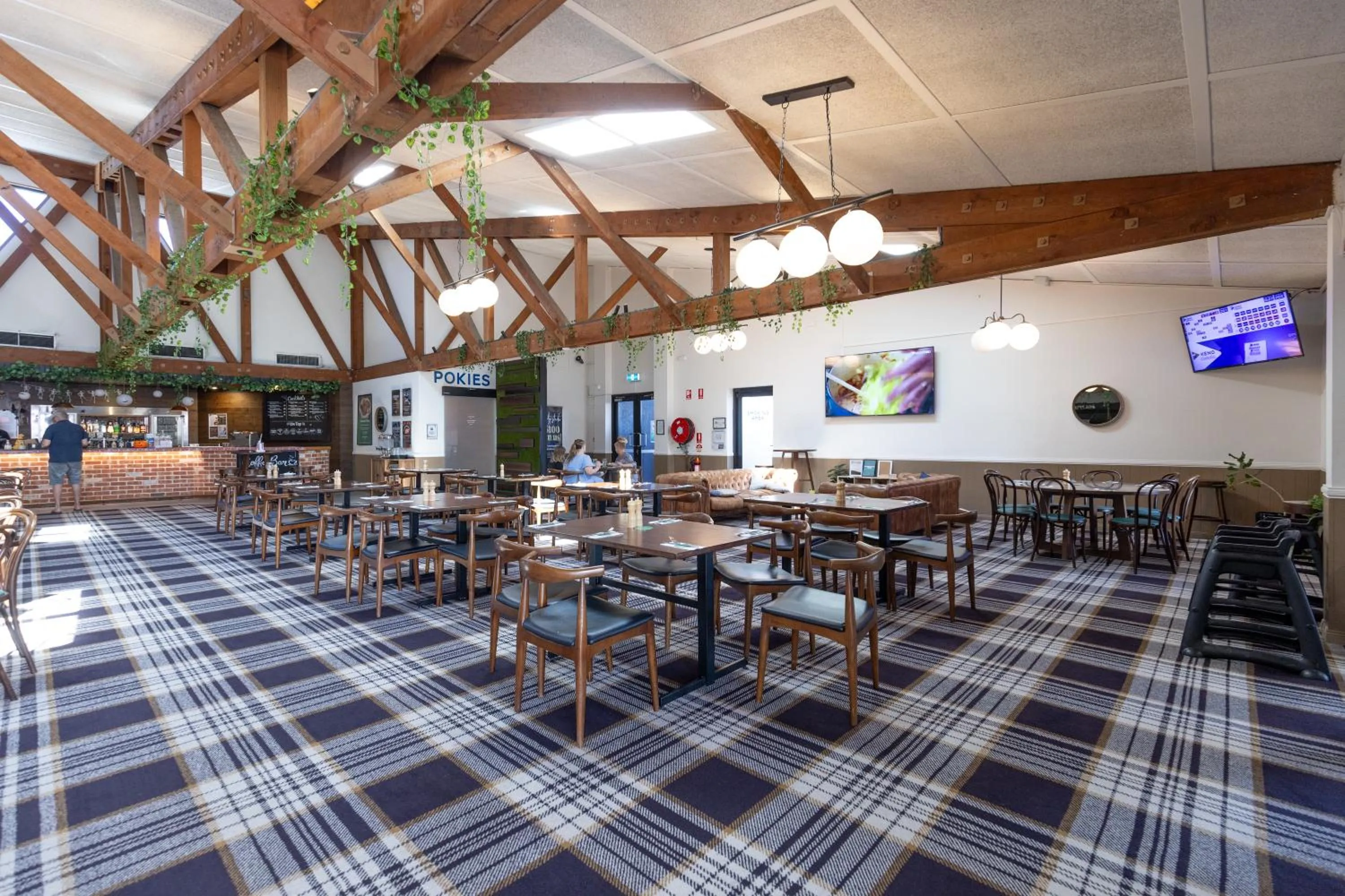 Restaurant/places to eat in Currimundi Hotel