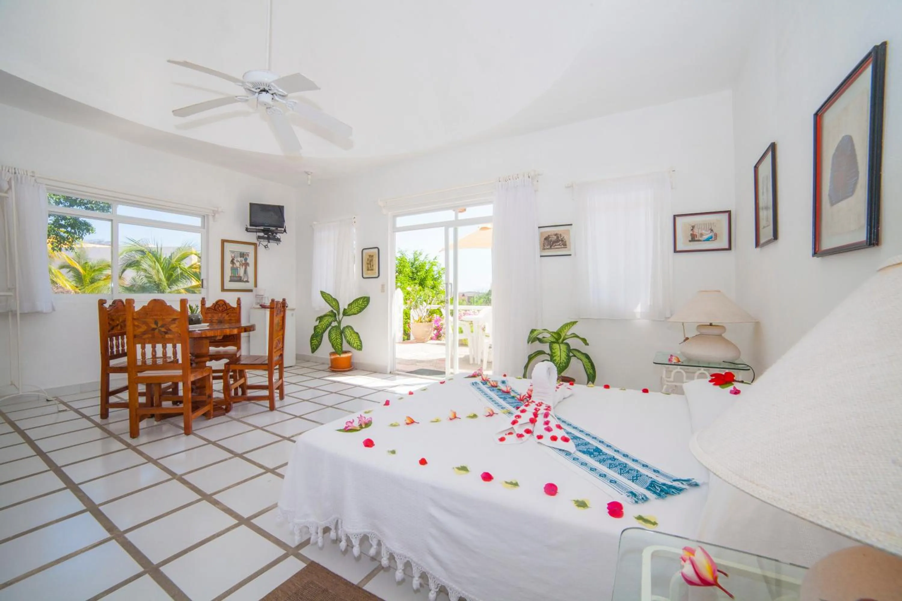 Photo of the whole room, Bed in Villas Fasol Huatulco
