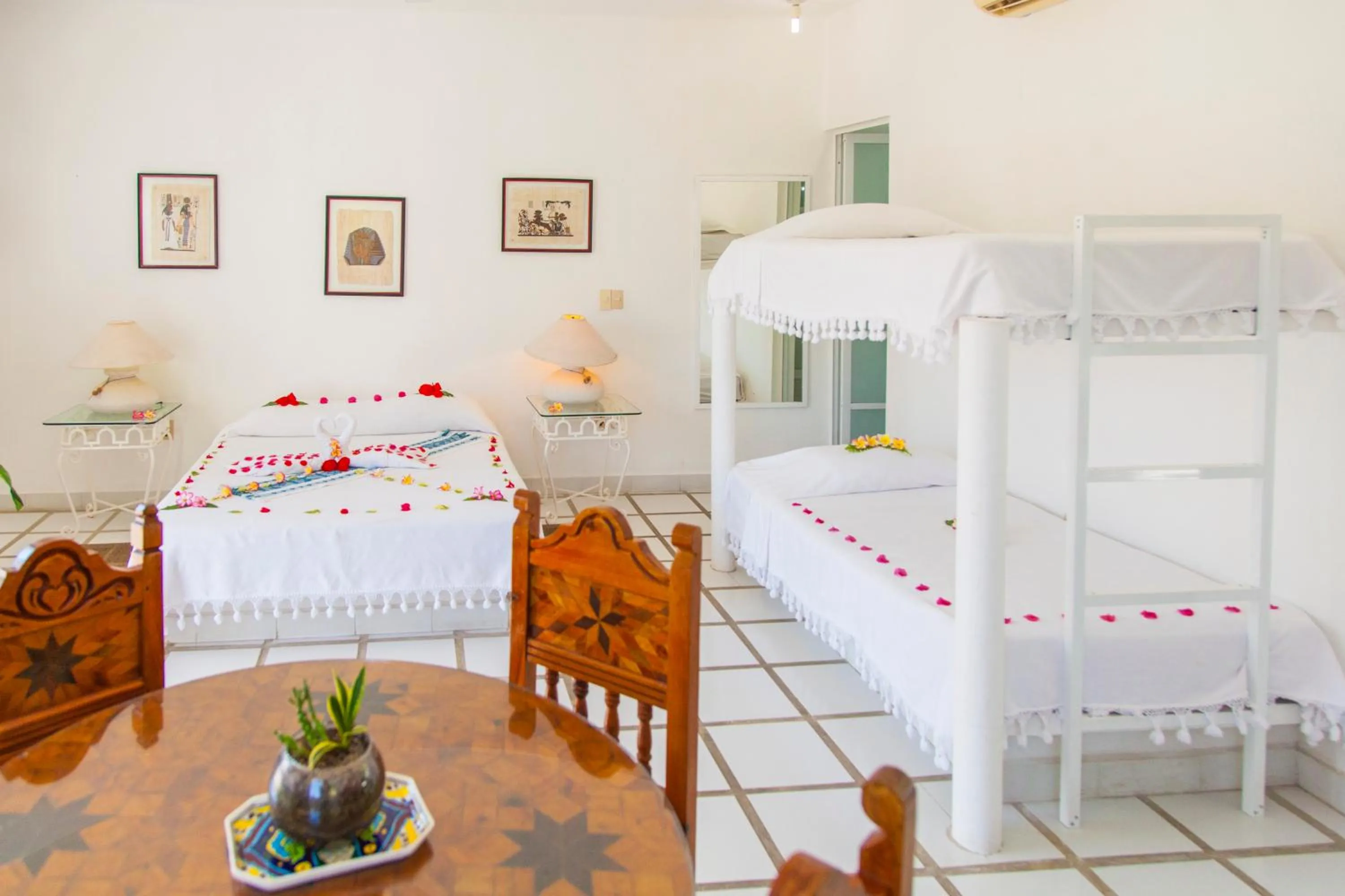 Photo of the whole room, Bed in Villas Fasol Huatulco