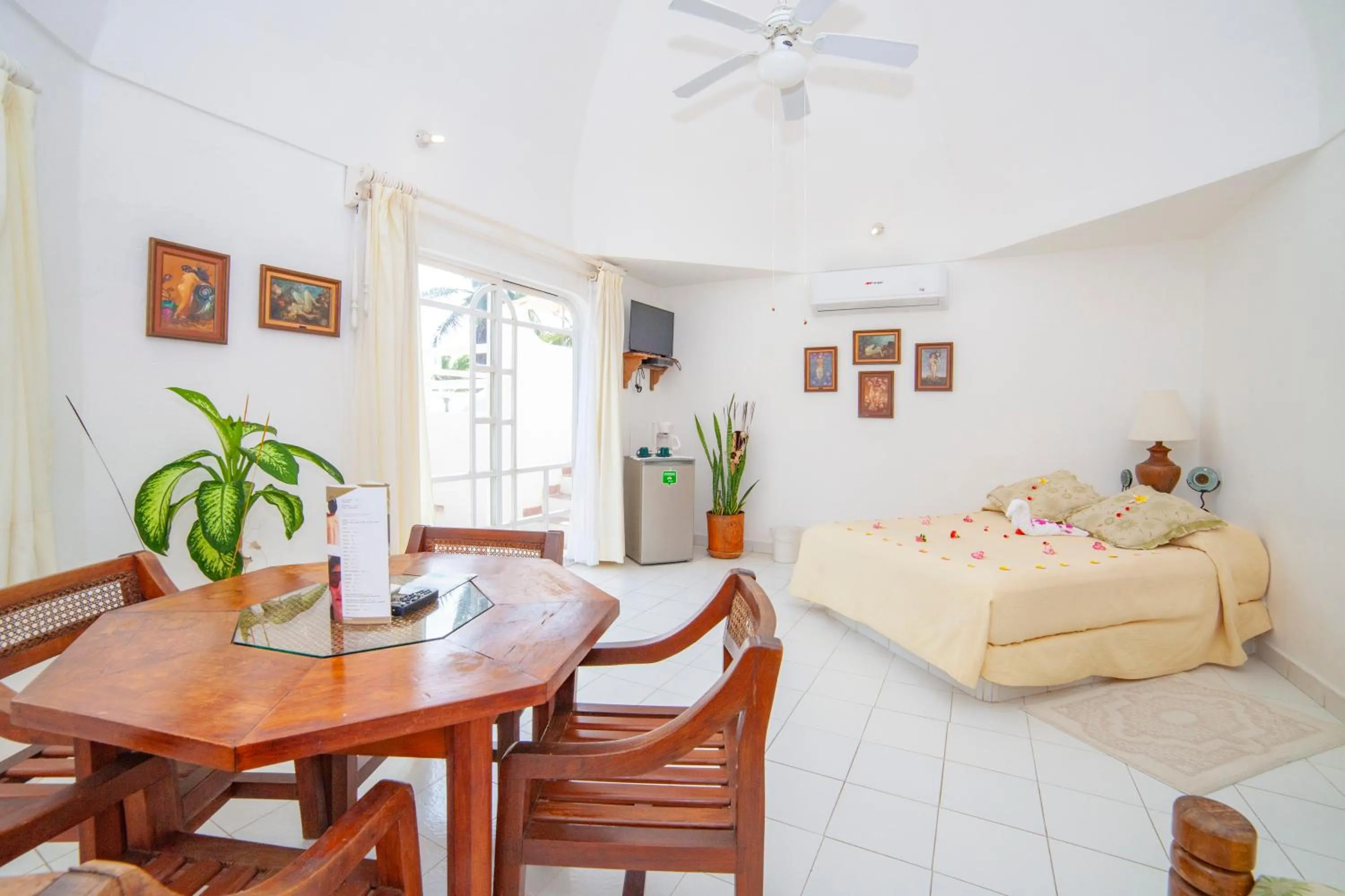 Photo of the whole room in Villas Fasol Huatulco