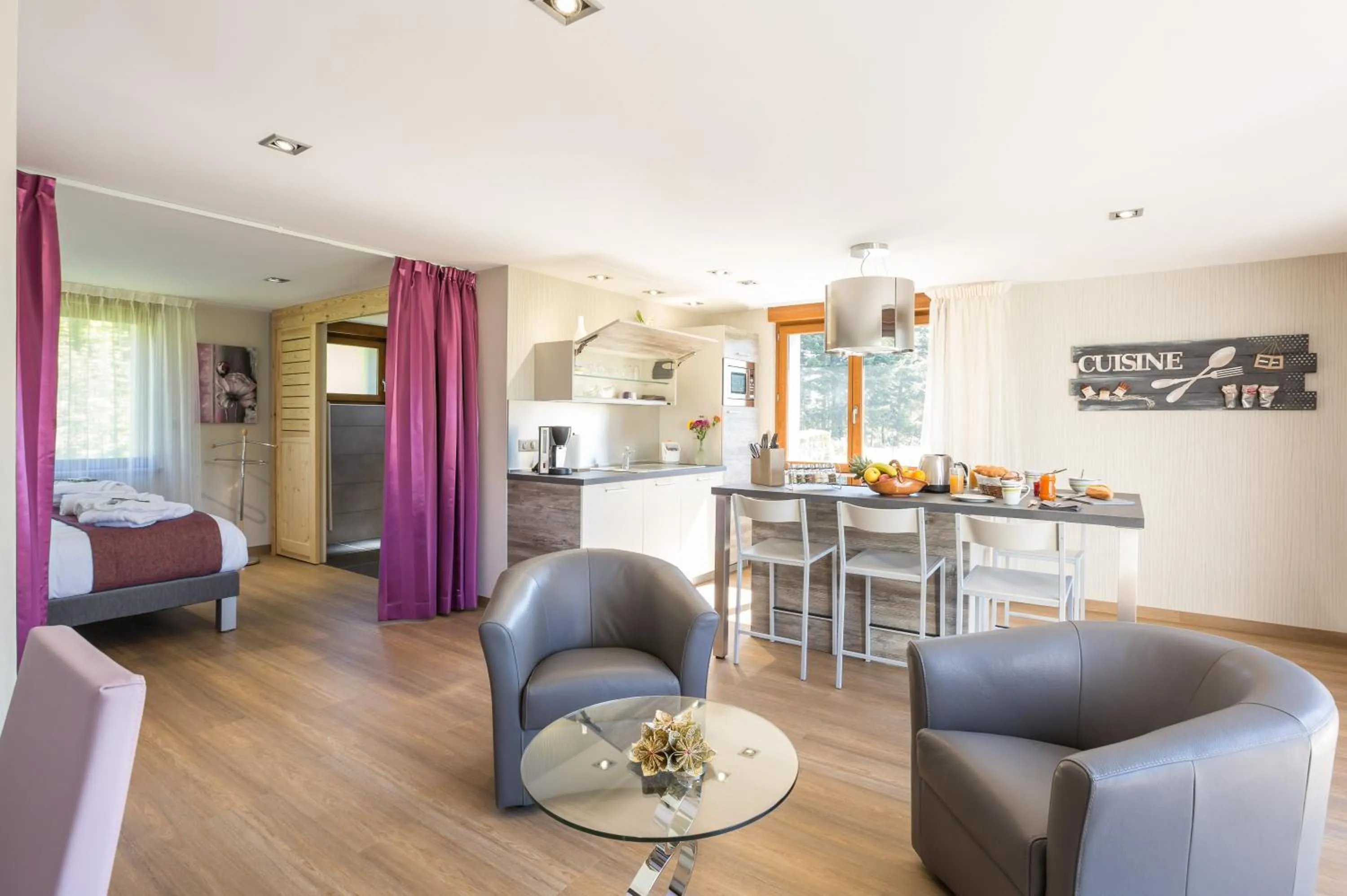 TV and multimedia in Logis Hôtel Le Relais du Bois Vialotte