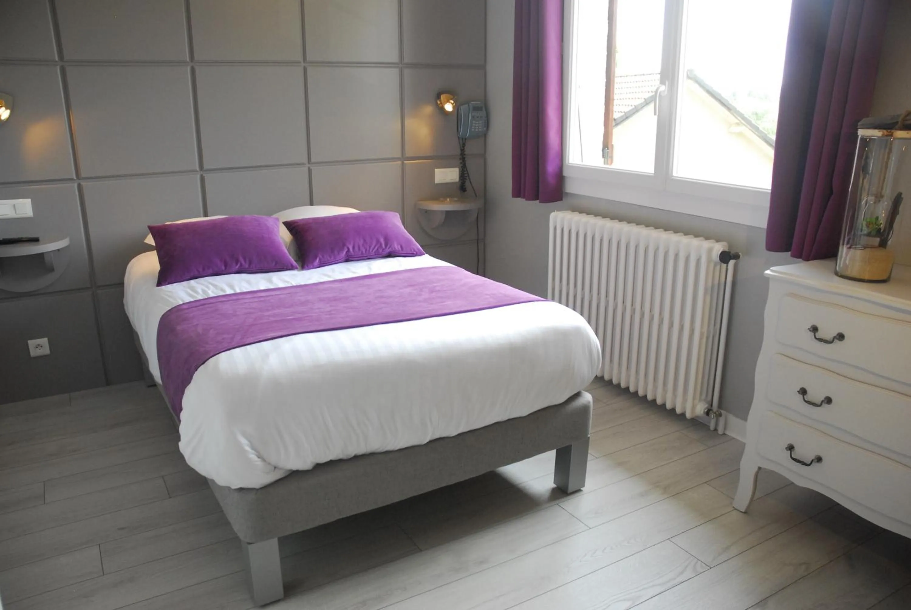 Bedroom, Bed in Logis Hôtel Le Relais du Bois Vialotte