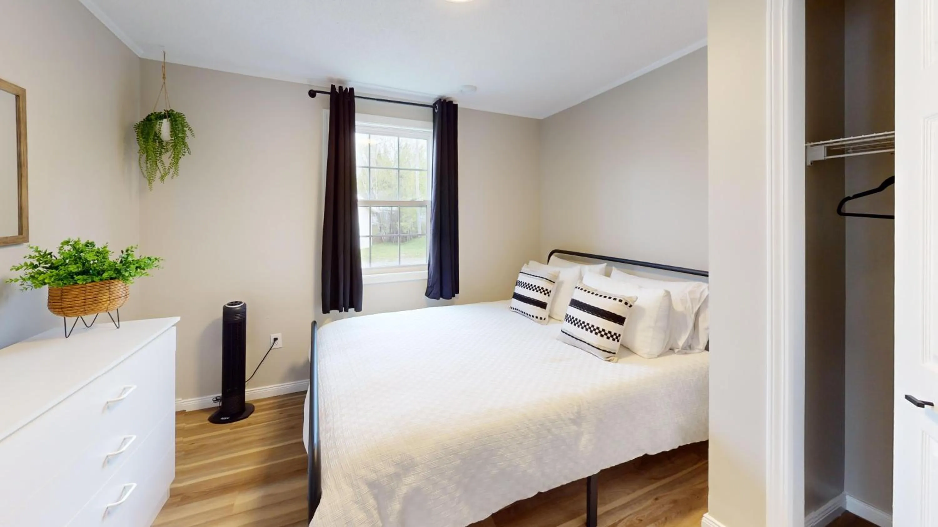 Bed in Lakeside Stays