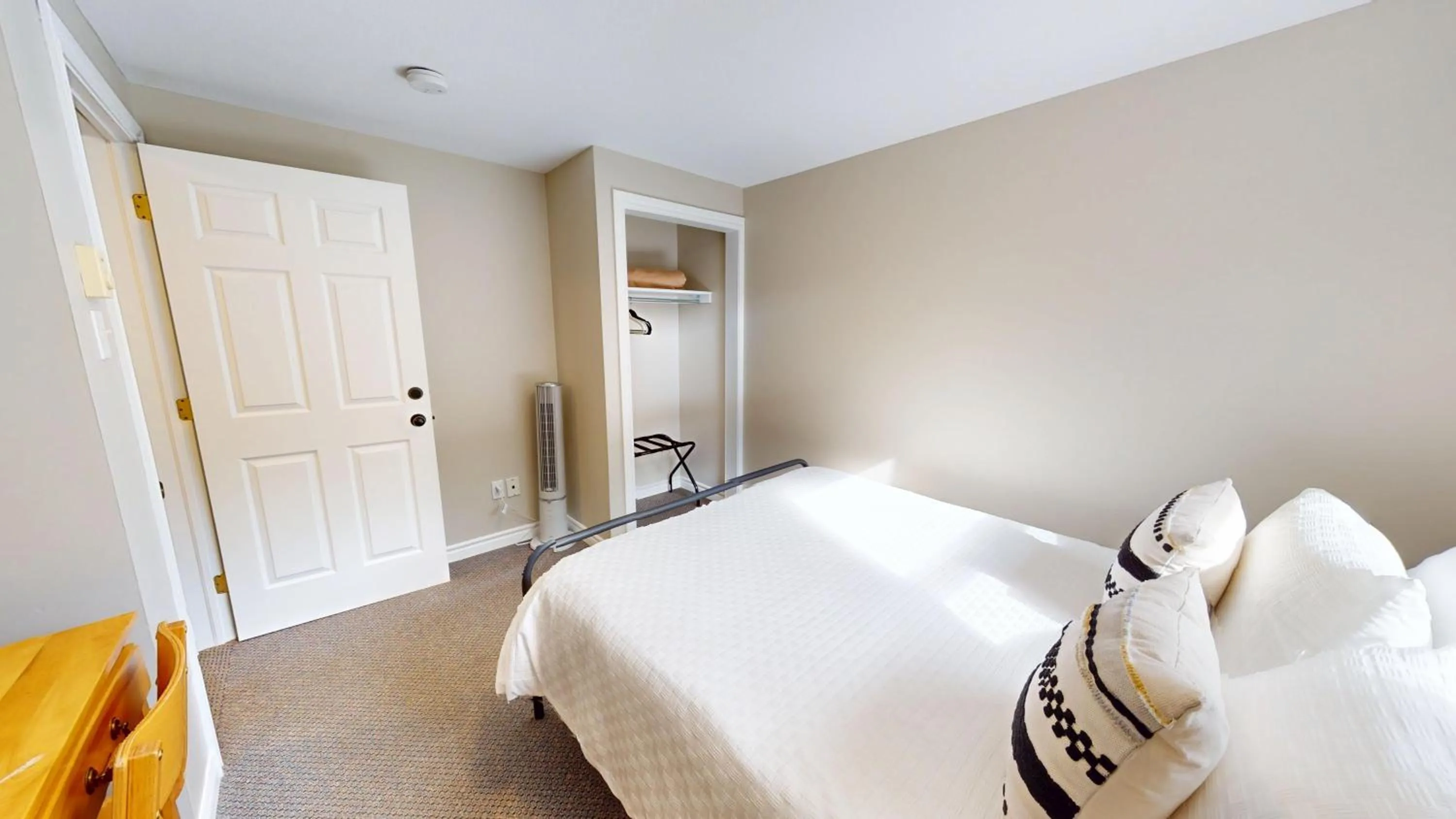 Bed in Lakeside Stays