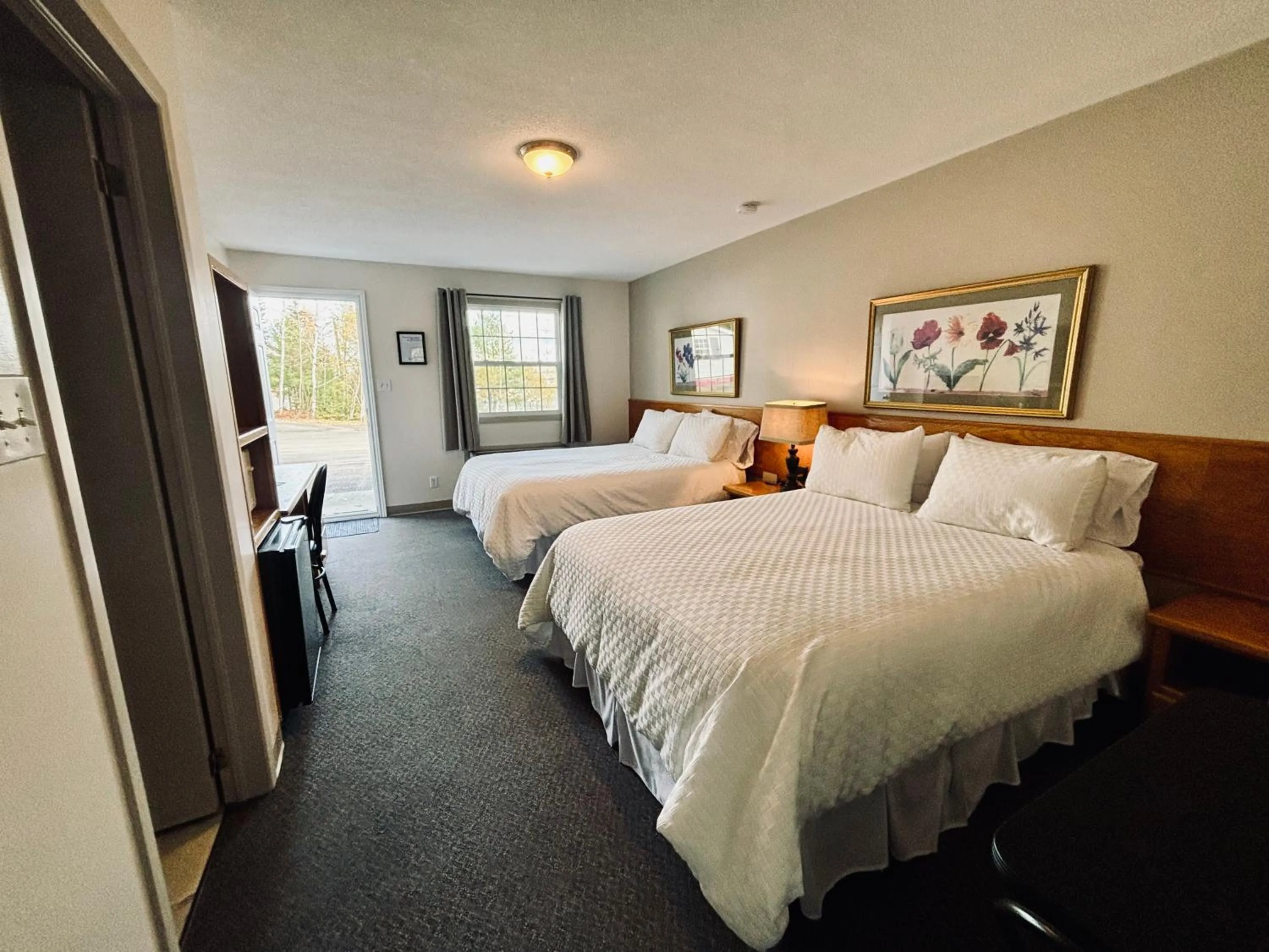 Bed in Lakeside Stays