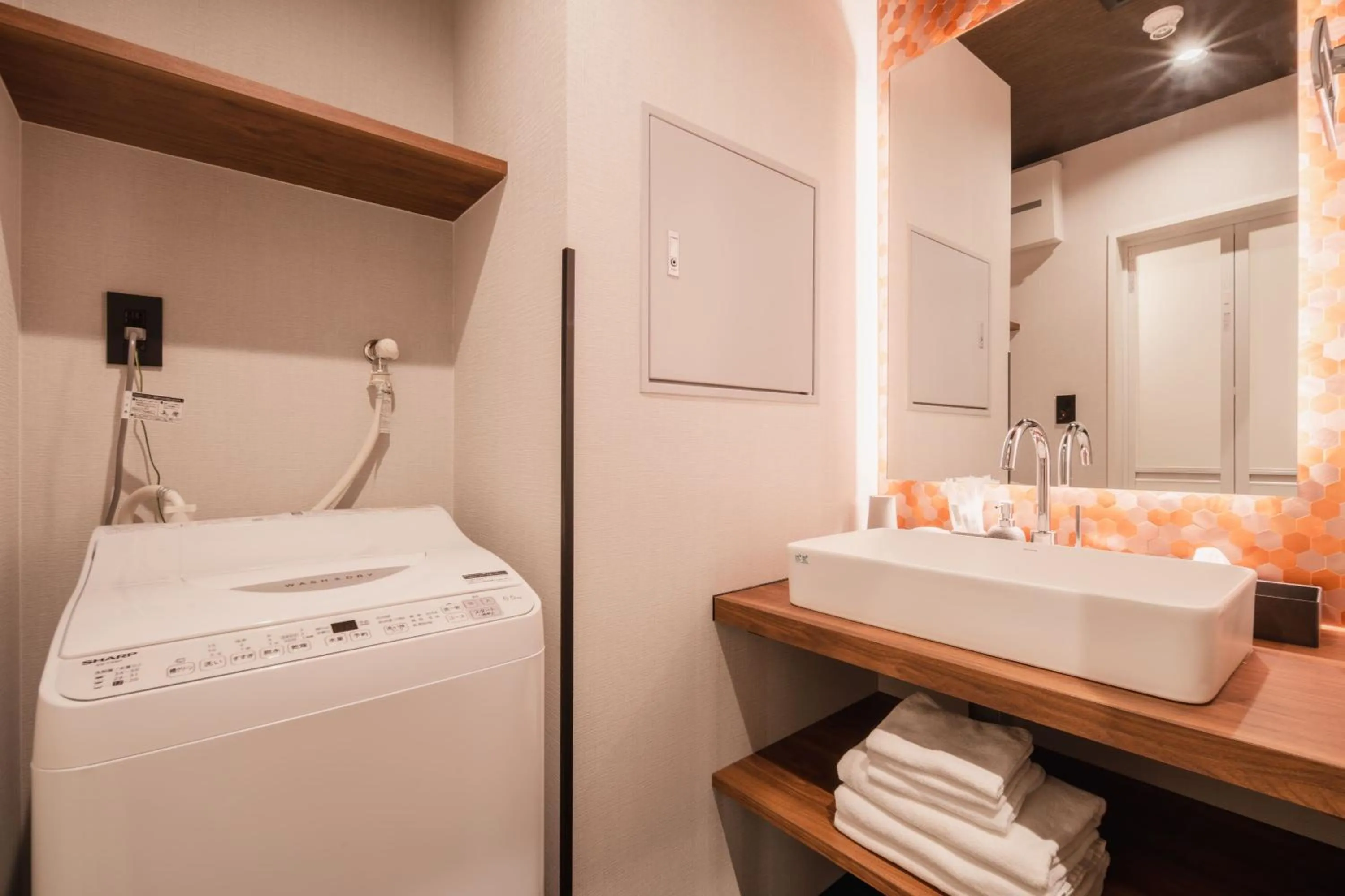 washing machine in The LOFT INN HAKATA