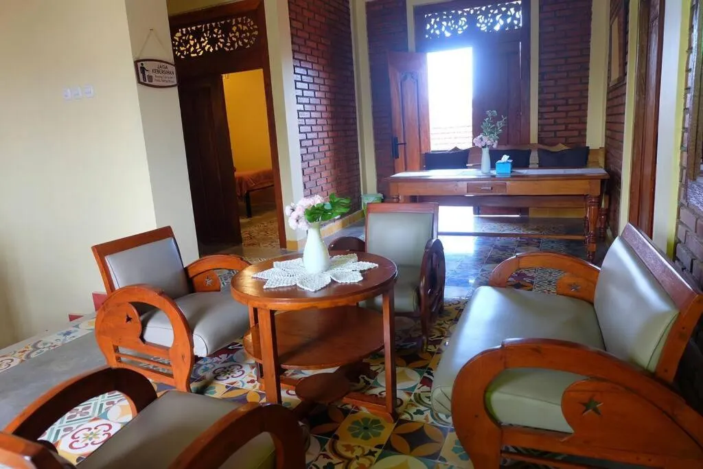 Living room in Sabi House Lesmana 2 by Simply Homy