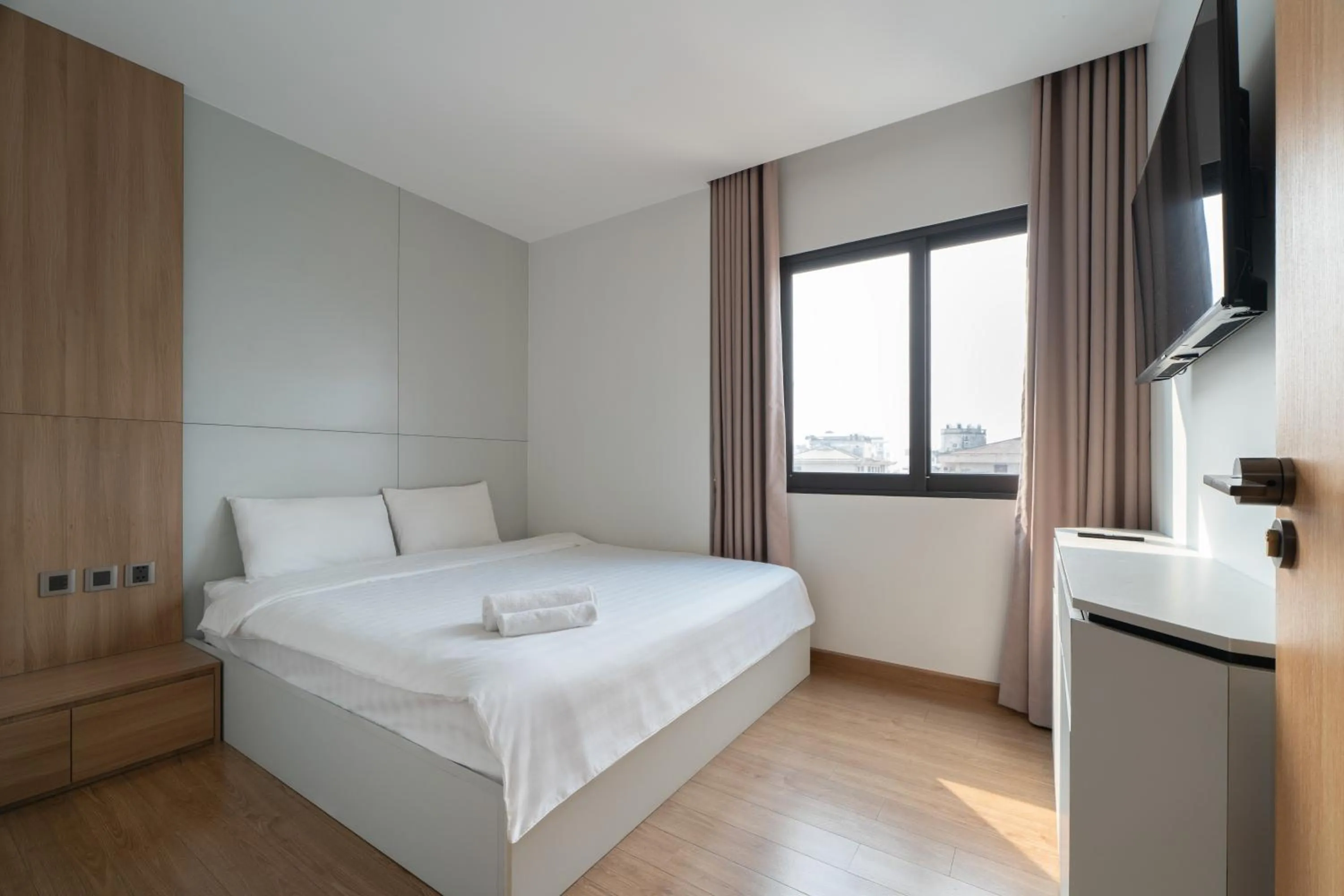 Bedroom, Bed in MOONLIT Suites Hotel by Luxe Paradise