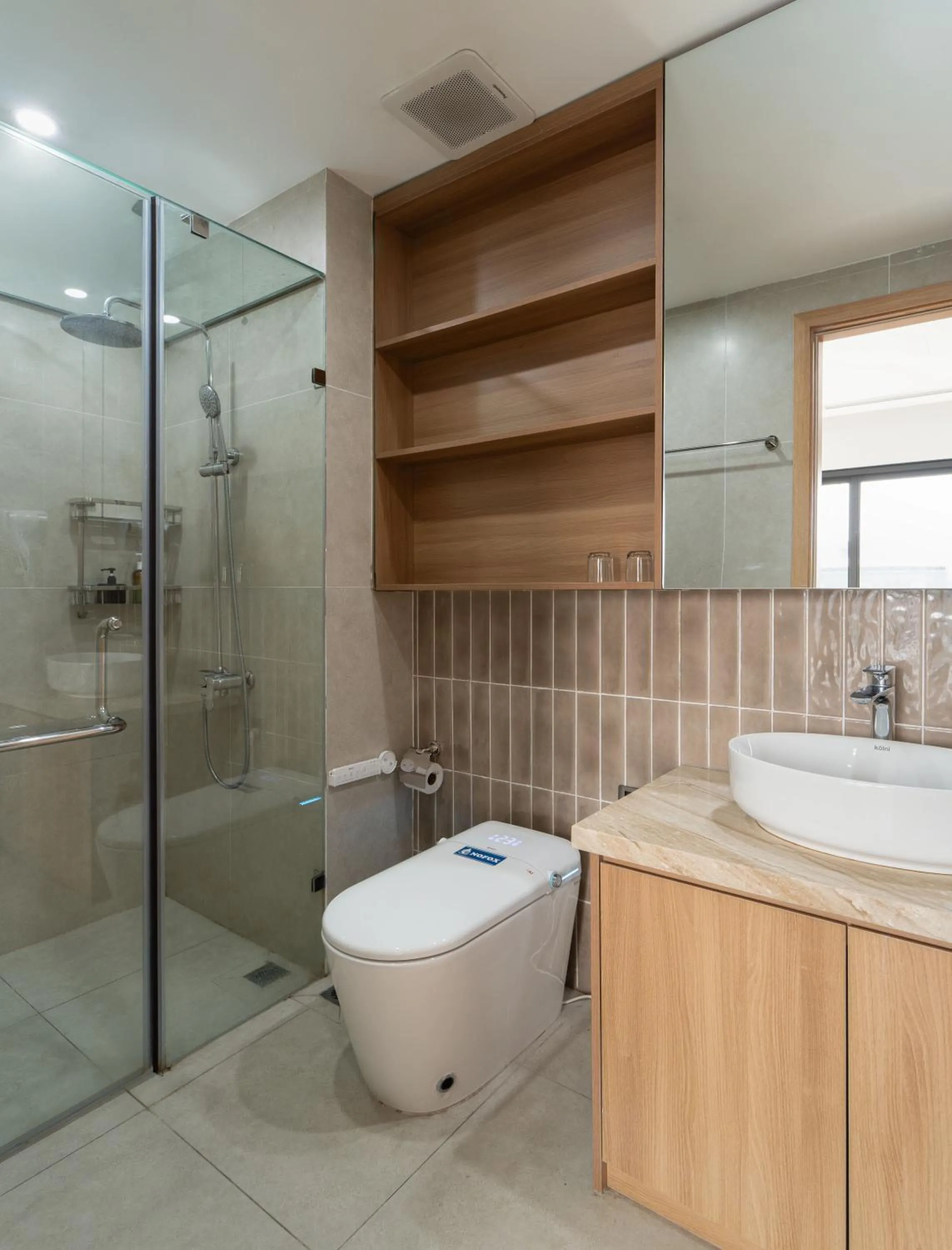 Toilet in MOONLIT Suites Hotel by Luxe Paradise