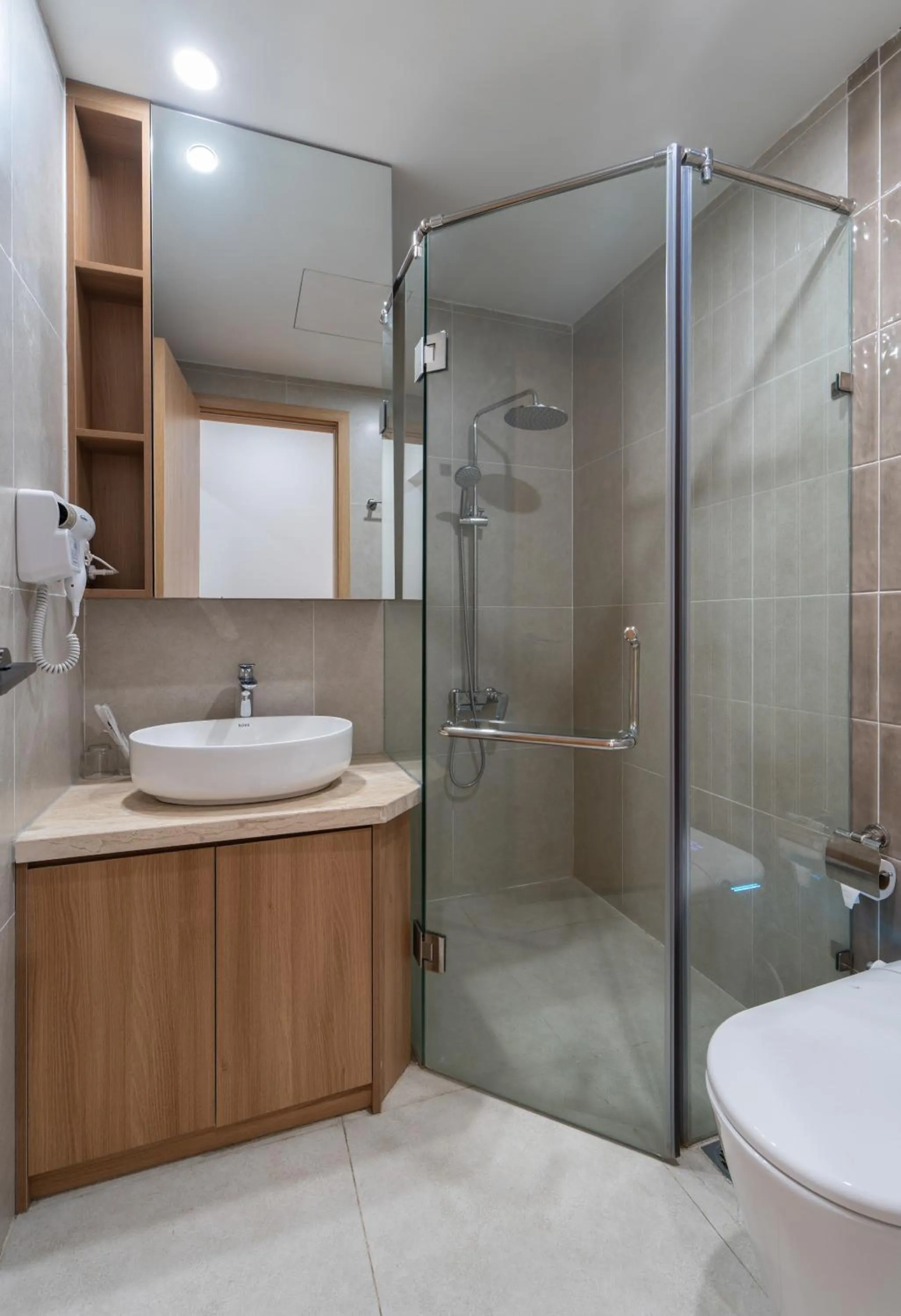 Shower in MOONLIT Suites Hotel by Luxe Paradise