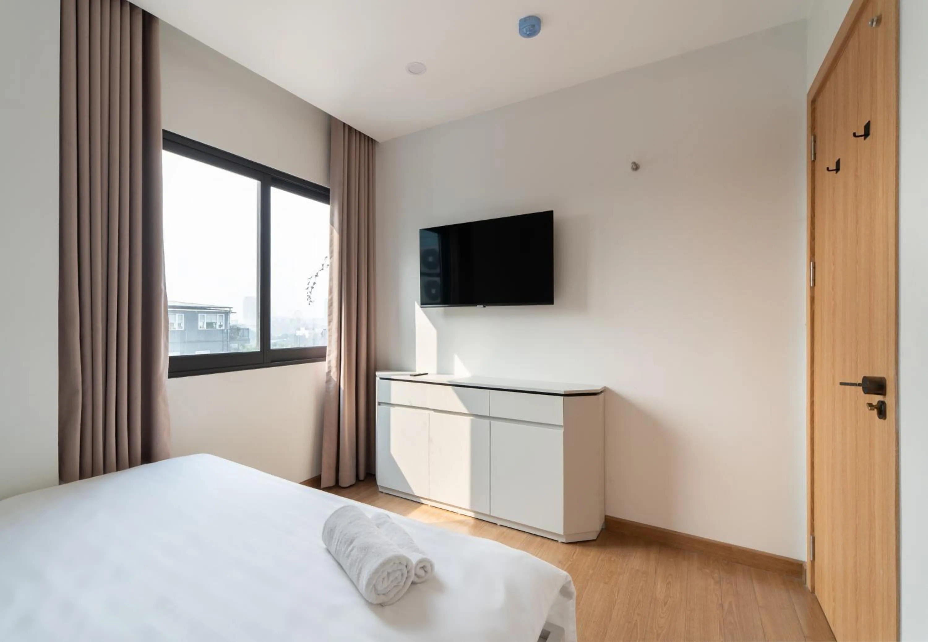 TV and multimedia, Bed in MOONLIT Suites Hotel by Luxe Paradise
