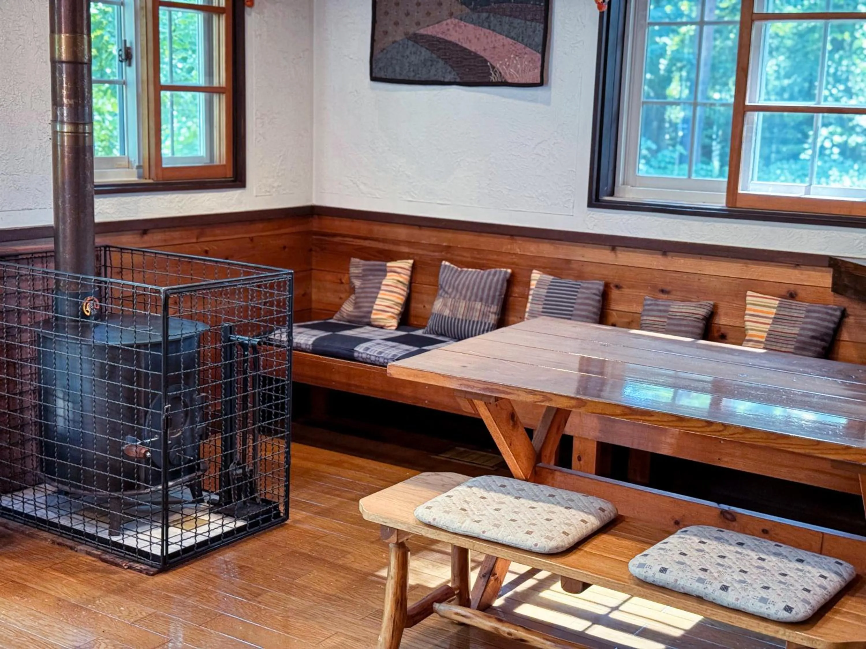 Seating area in Ringo Lodge Hakuba