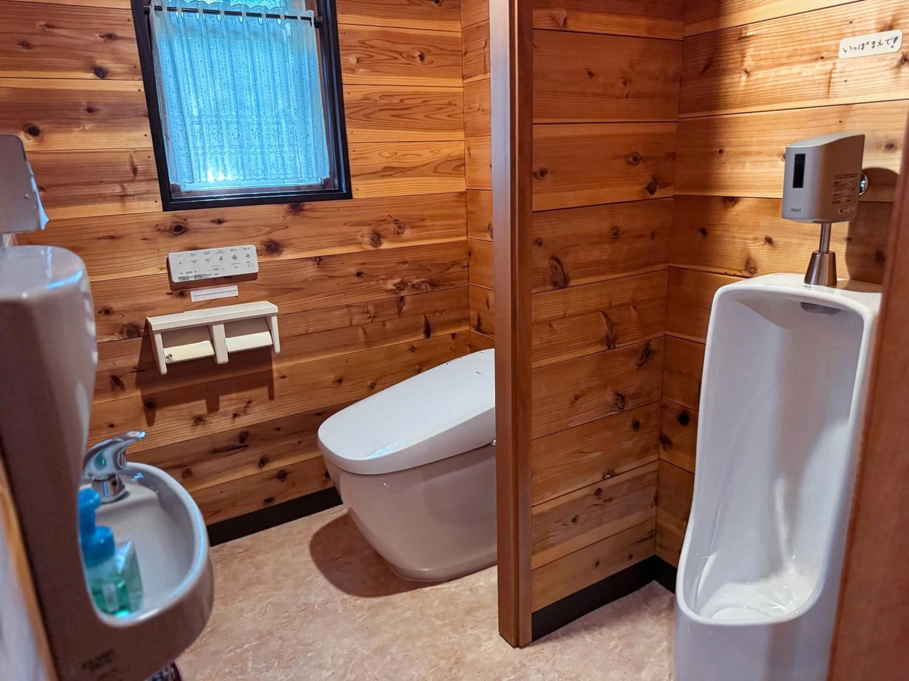 Toilet in Ringo Lodge Hakuba