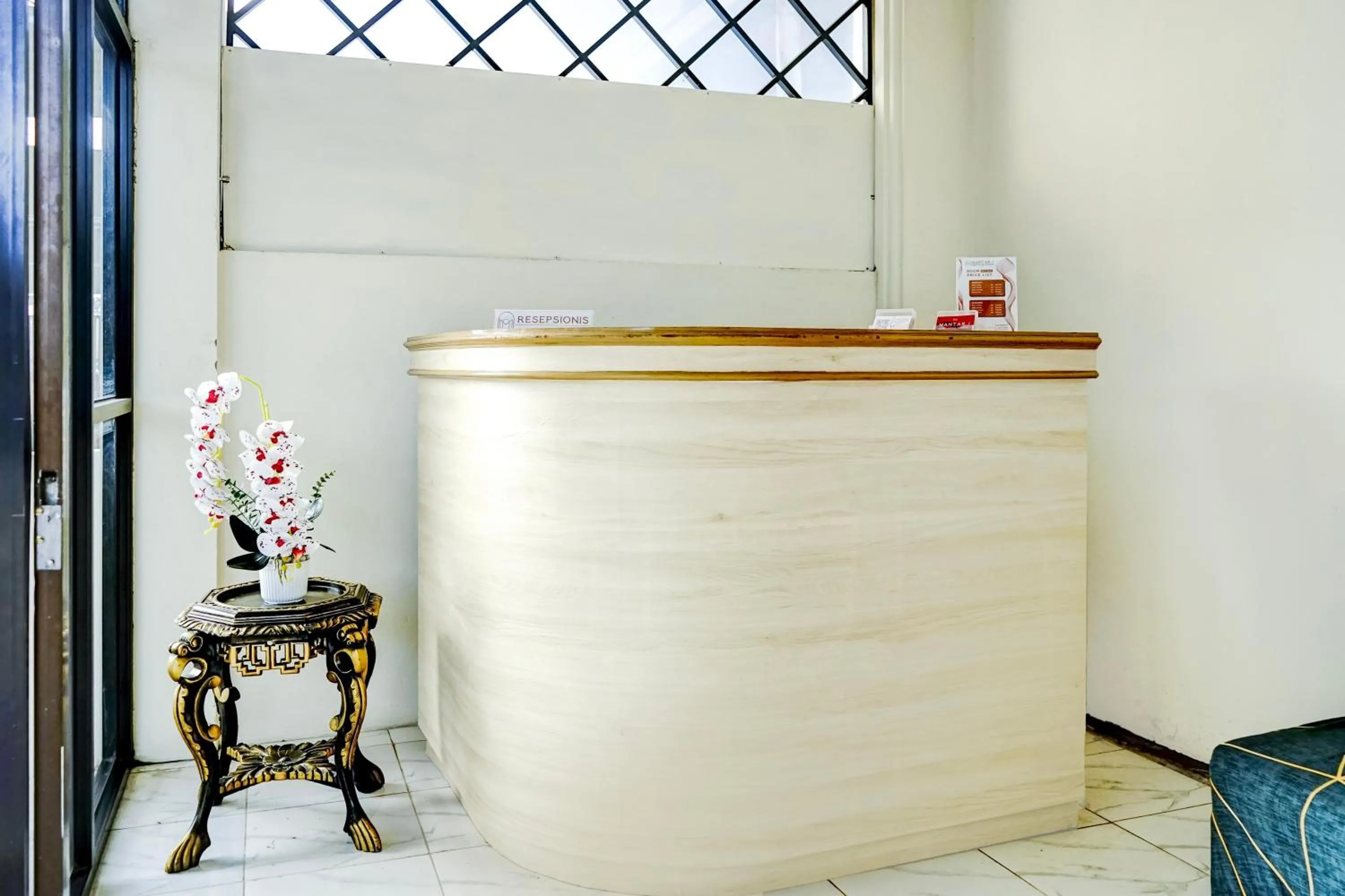 Lobby or reception in Hotel O Mantari Guesthouse