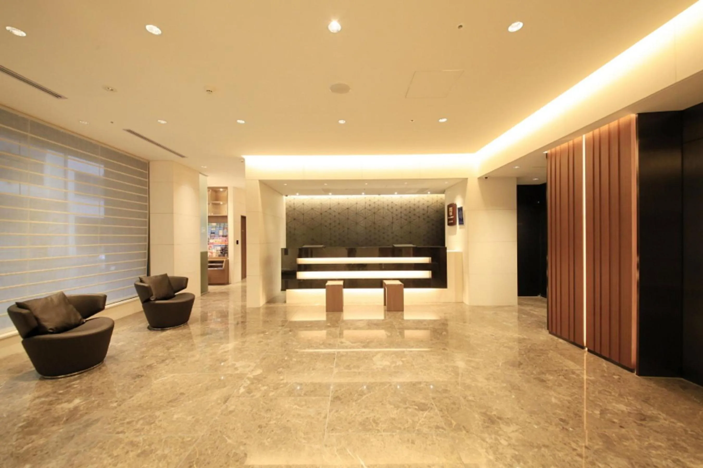 Lobby or reception in Hotel Sunroute Ginza