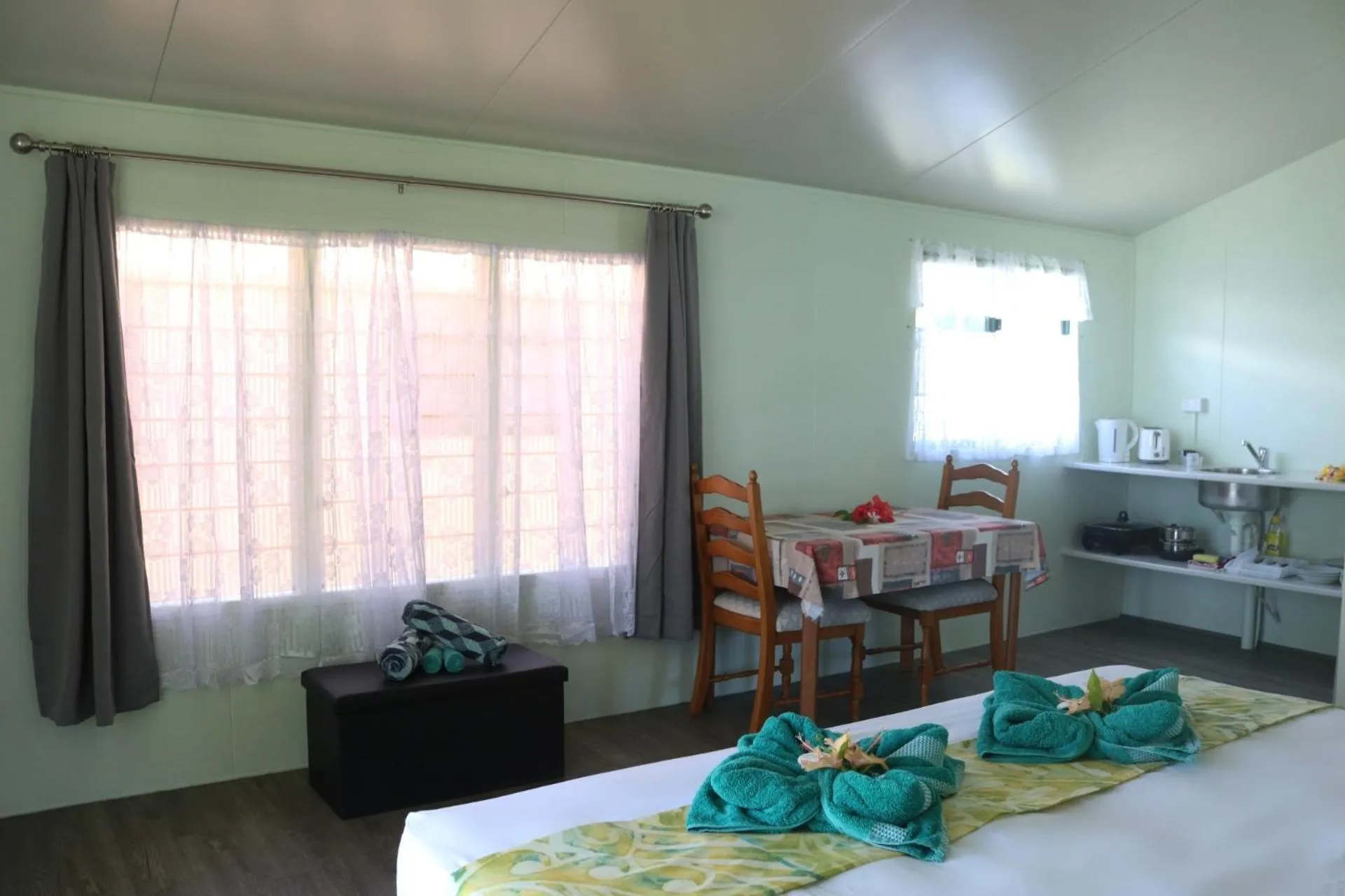 Property building, Bed in Ranginuis Retreat