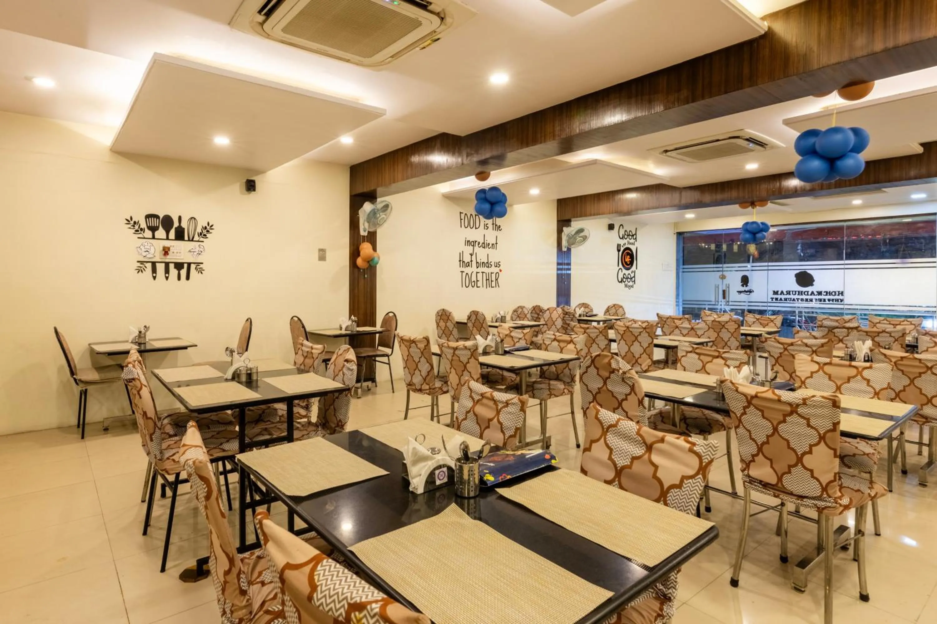 Restaurant/places to eat in Treebo AR Grand, Gajuwaka