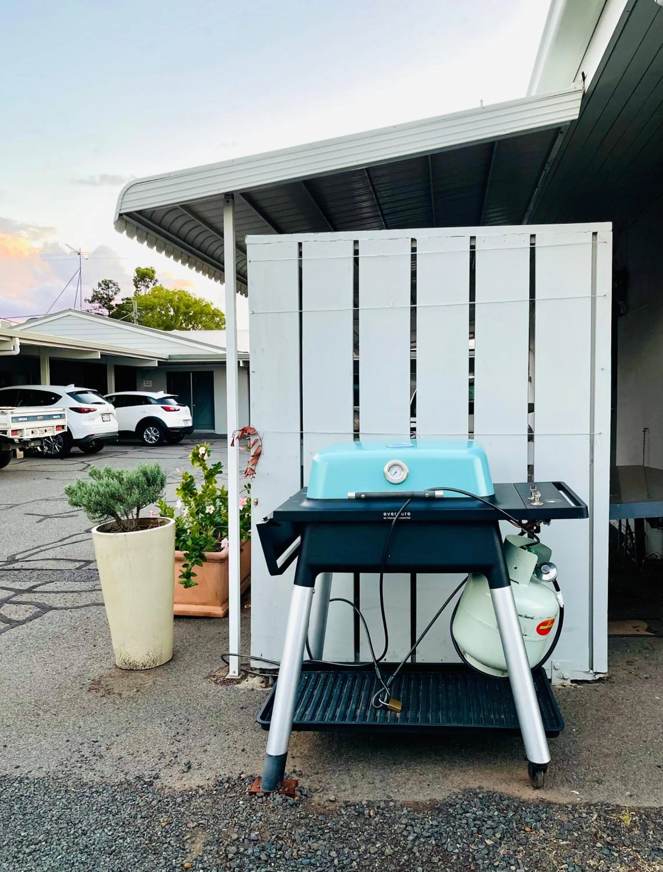 BBQ facilities in Motel Myall