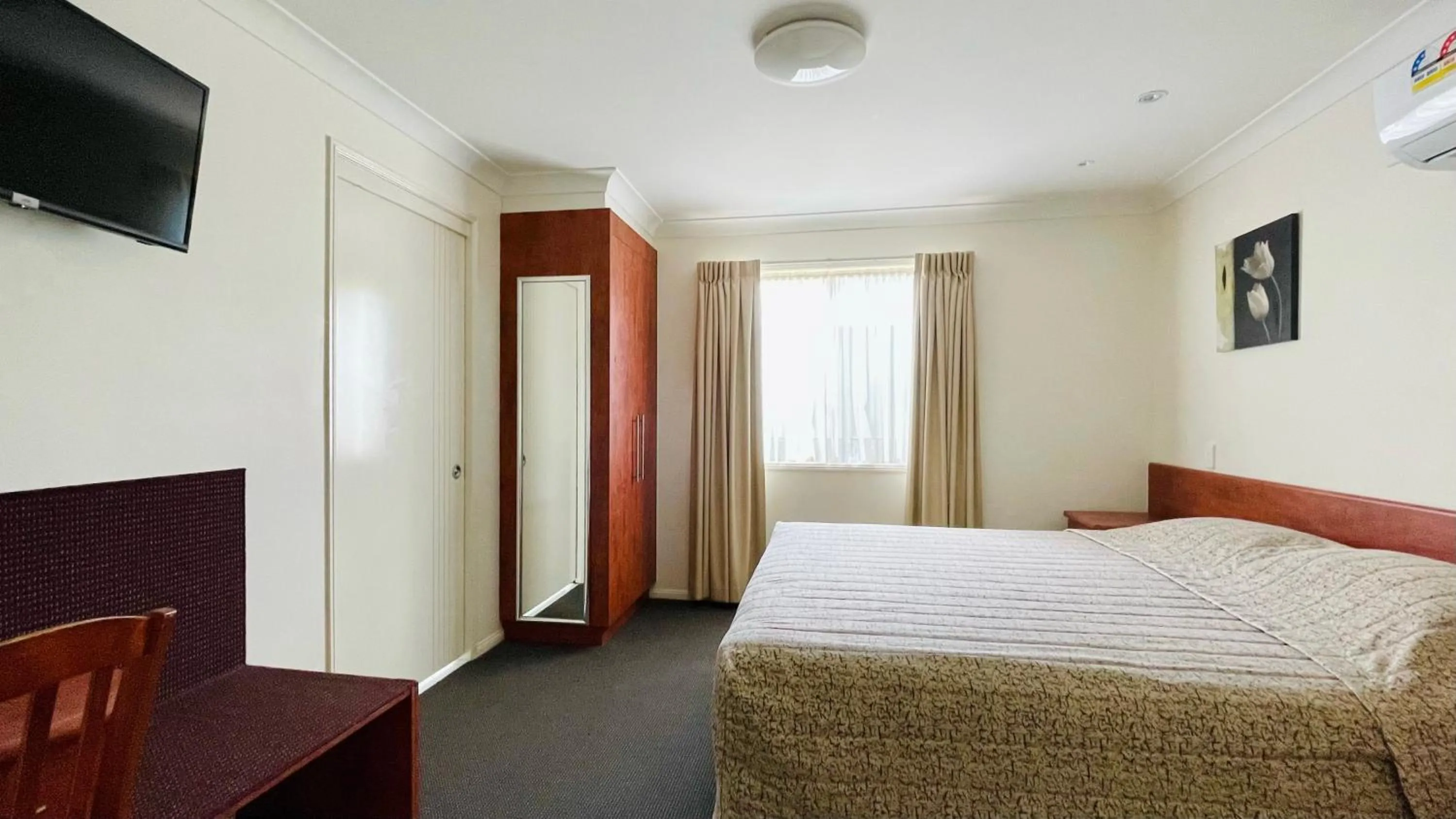 Bedroom, Bed in Motel Myall