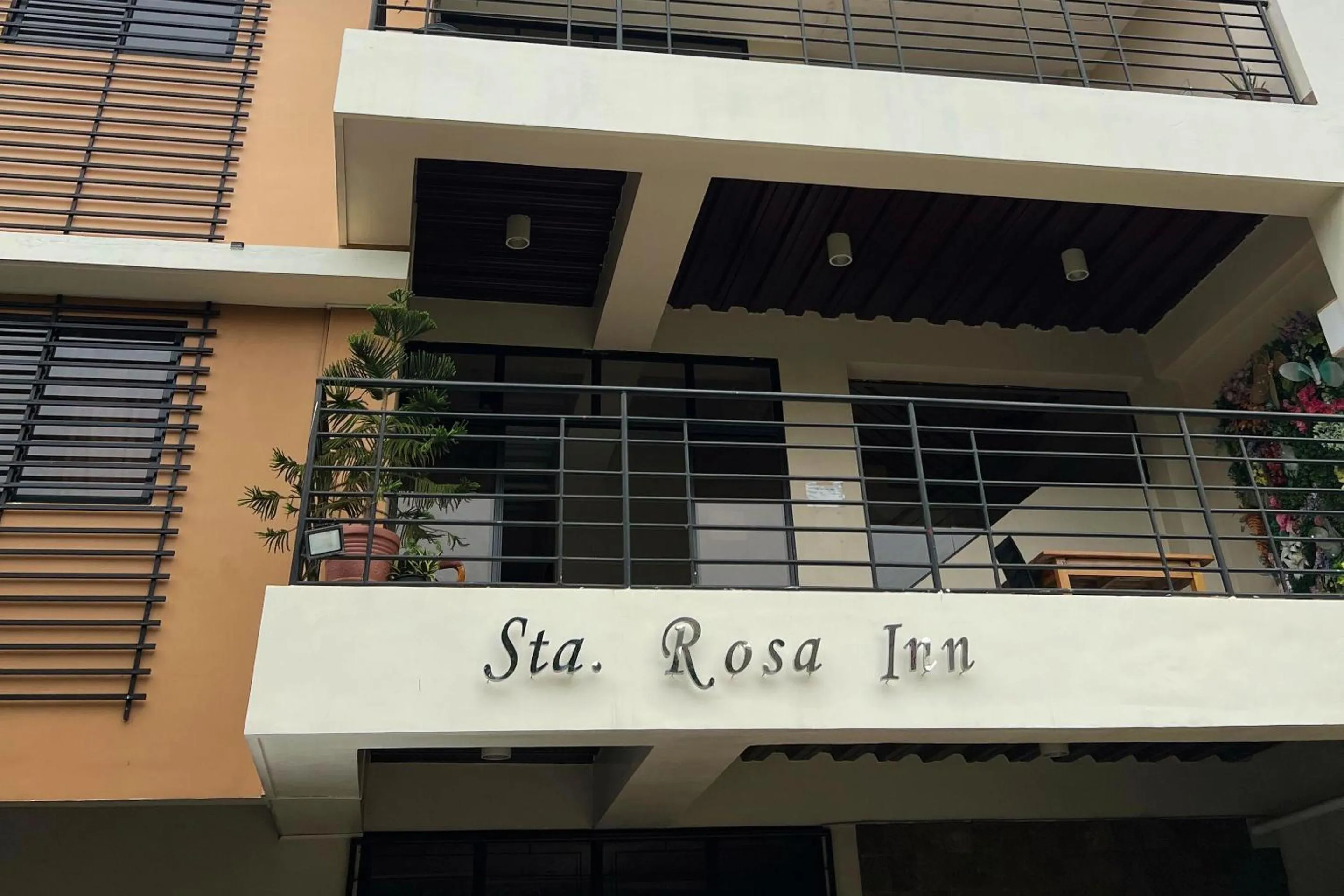 Property building in Sta Rosa Inn Iloilo powered by Cocotel
