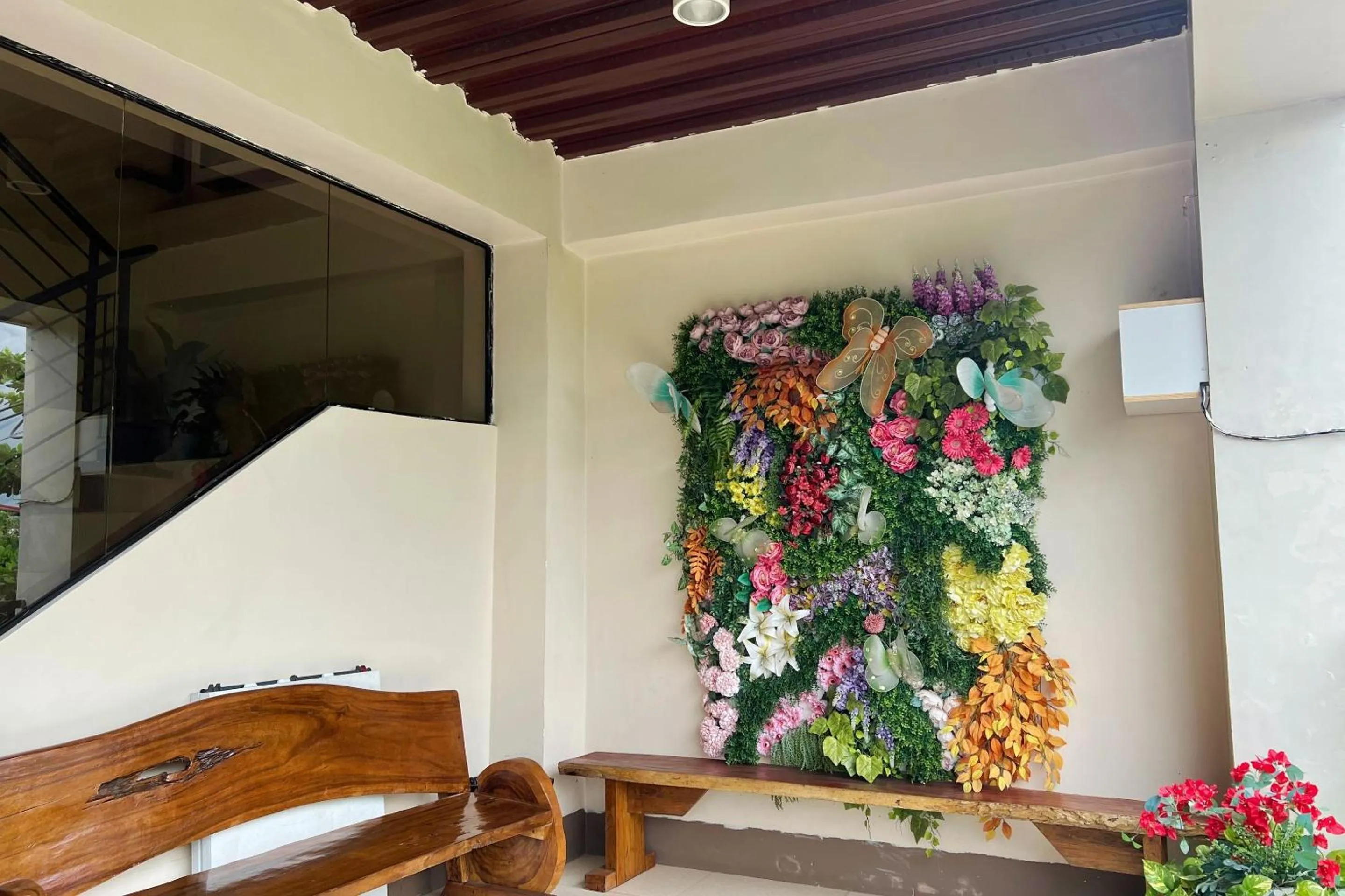 Decorative detail in Sta Rosa Inn Iloilo powered by Cocotel