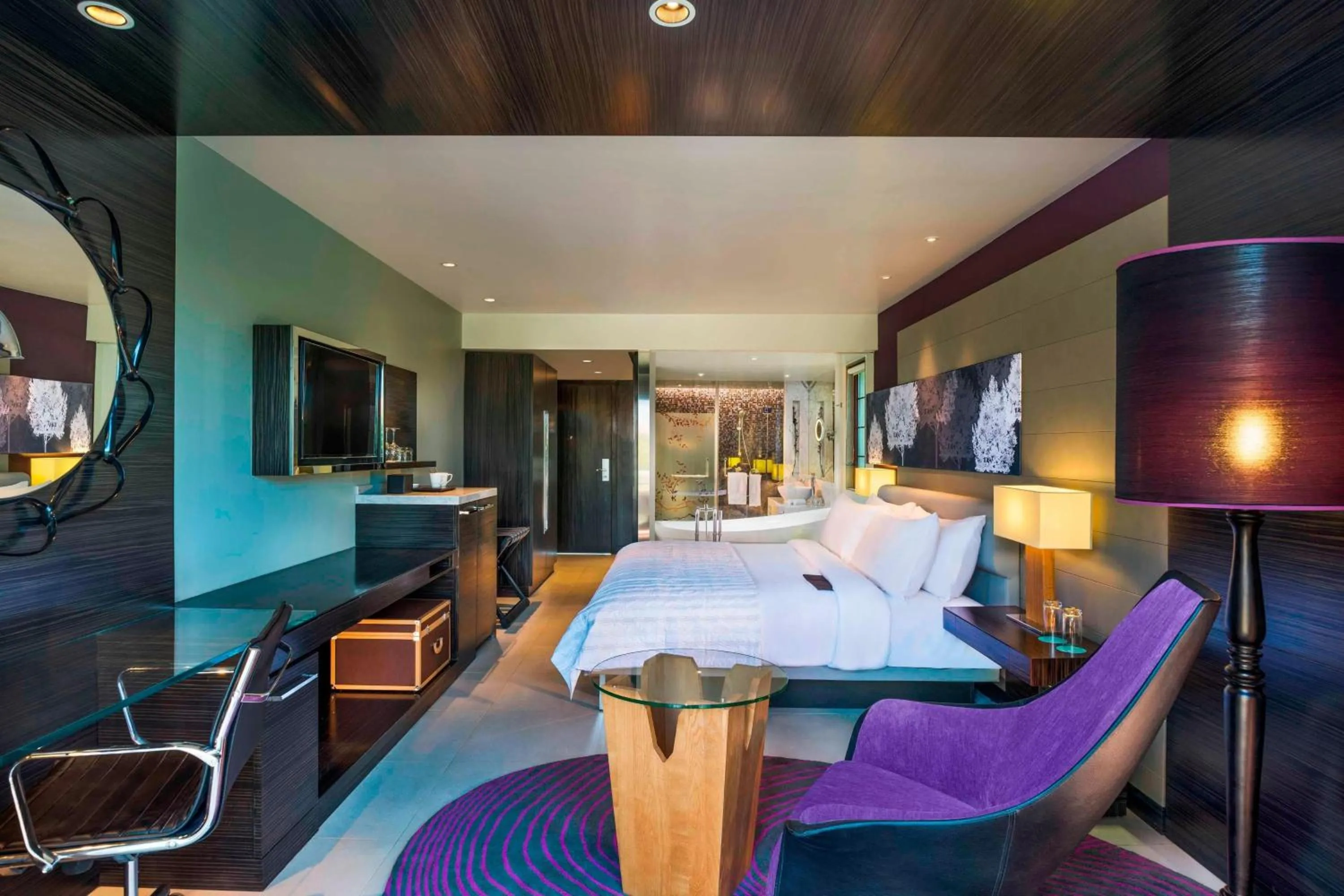 Photo of the whole room, Bed in Le Meridien Mahabaleshwar Resort & Spa