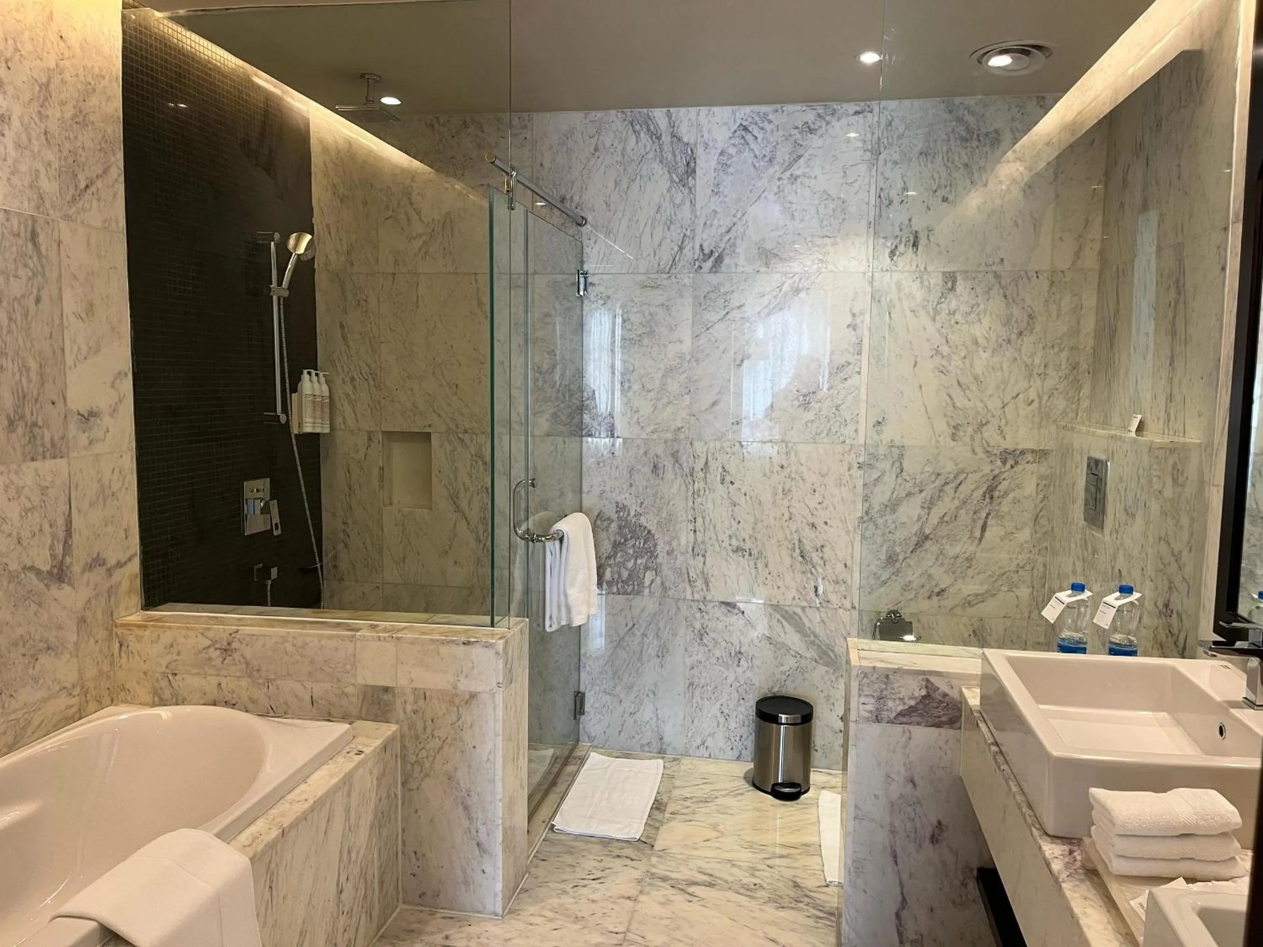 Shower in Le Meridien Thimphu