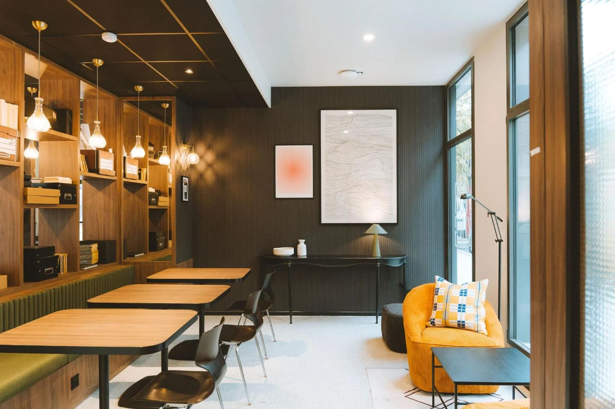 Communal lounge/ TV room in Bikube Lyon