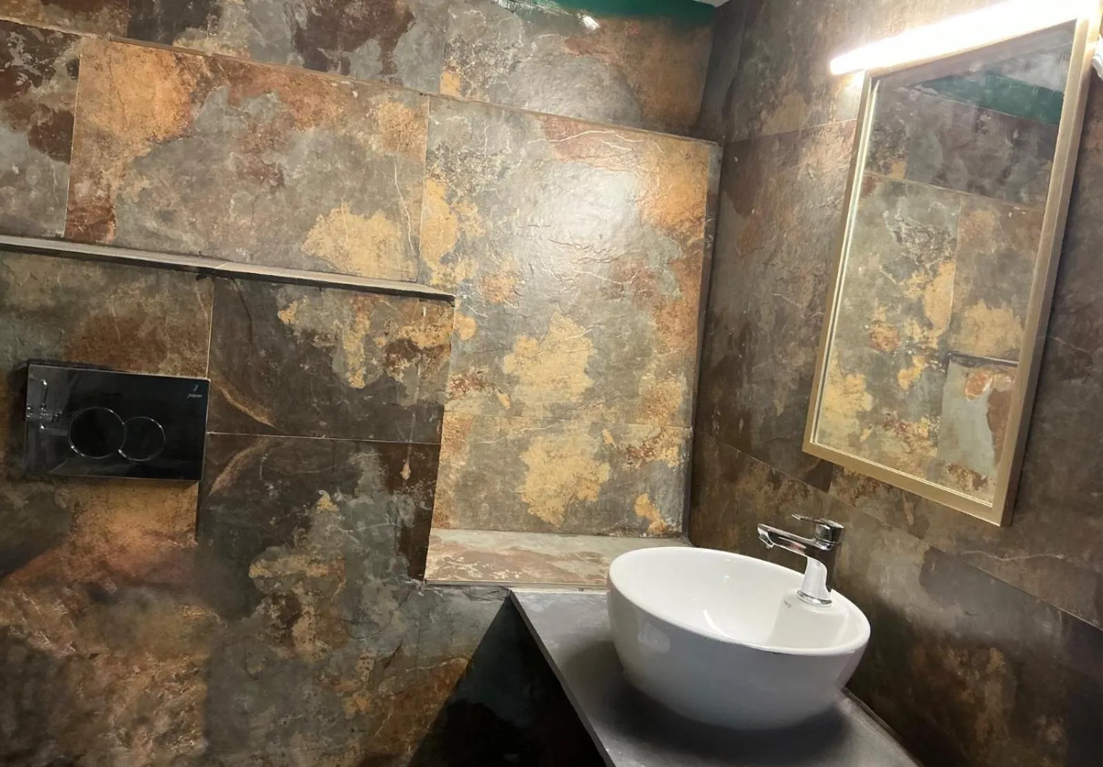 Bathroom in Bougainvilla Mountain Retreat, near Bhimtal