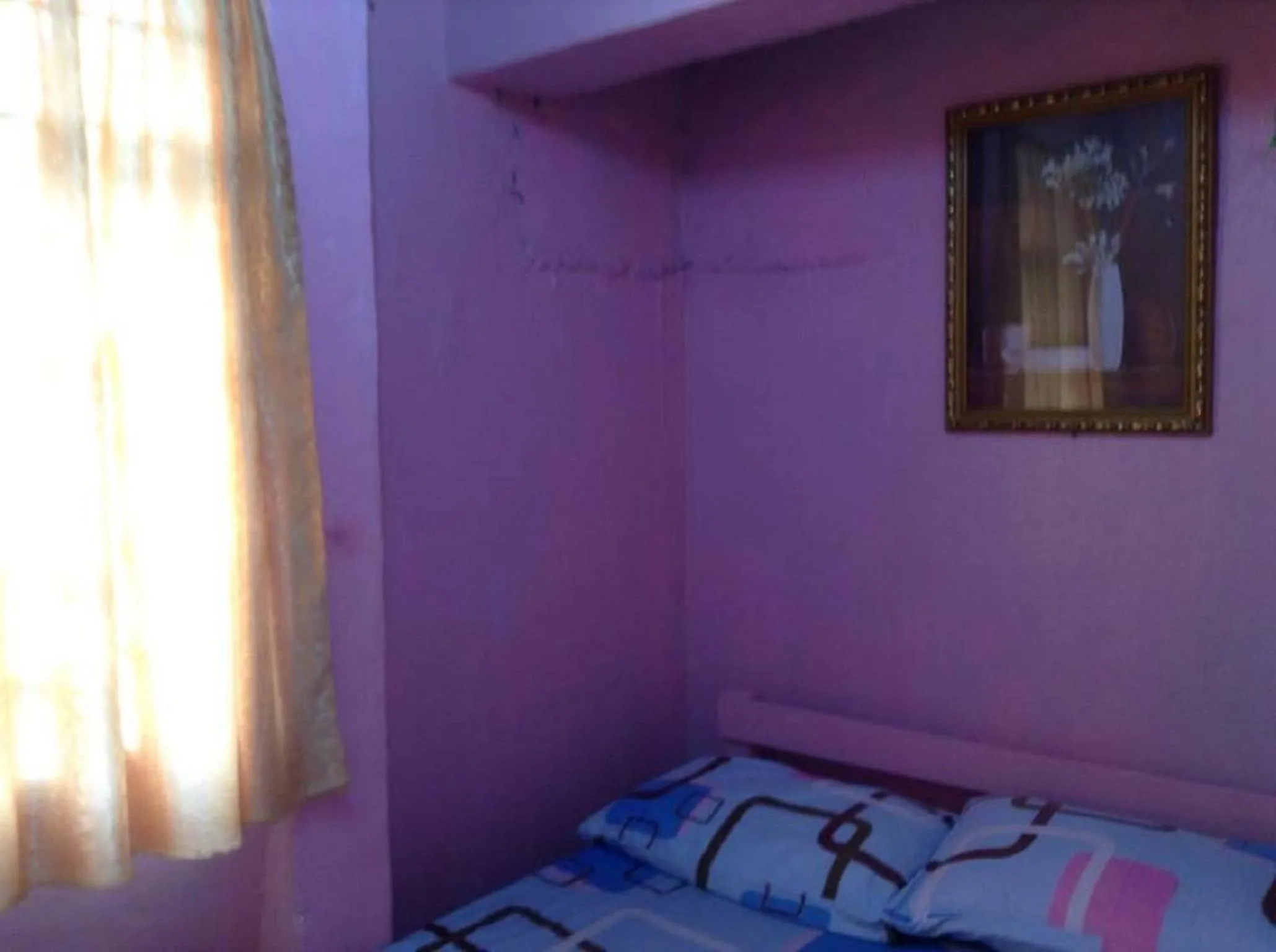 Decorative detail, Bed in CV Bed n Bath