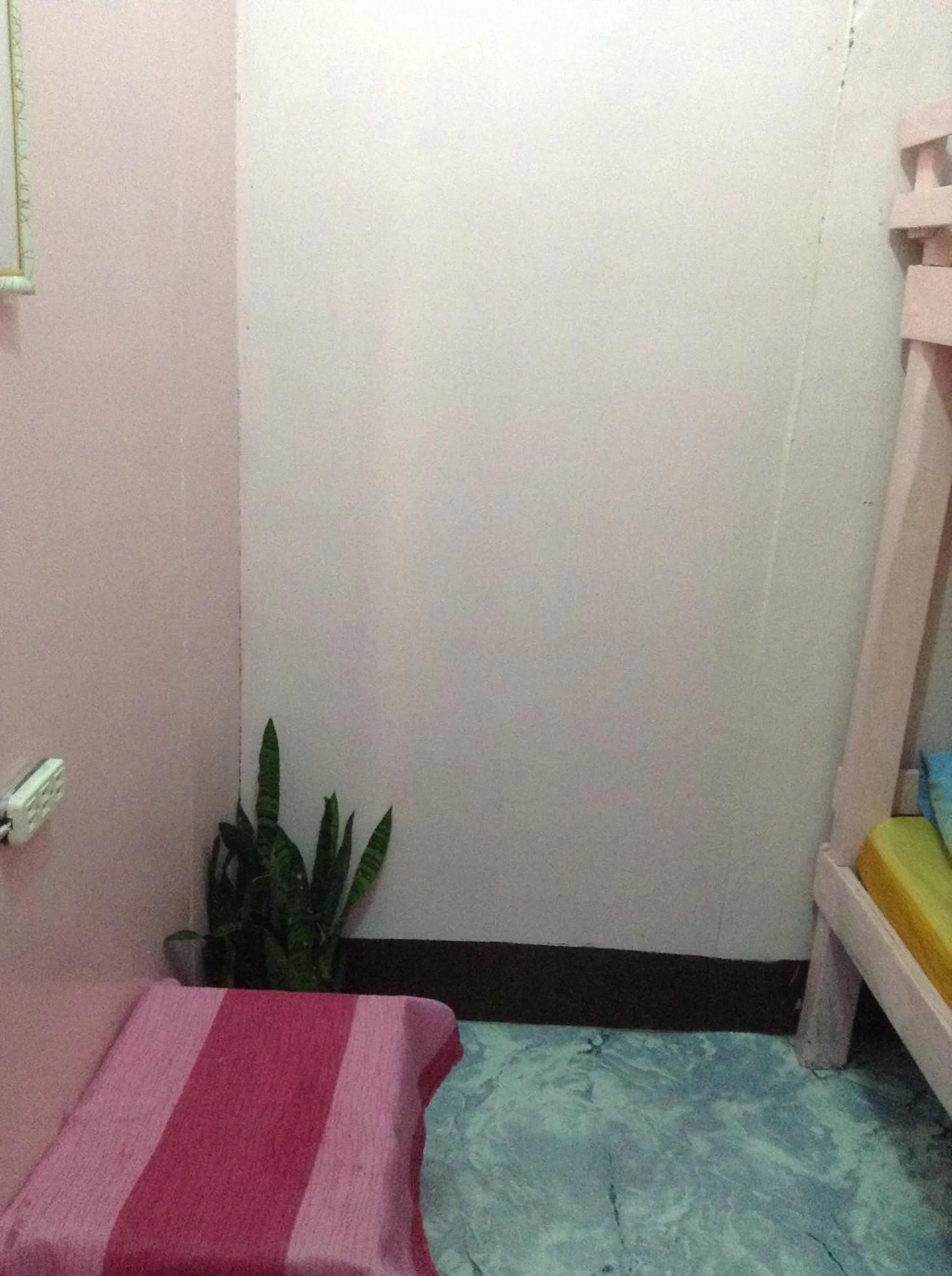 Decorative detail, Bed in CV Bed n Bath