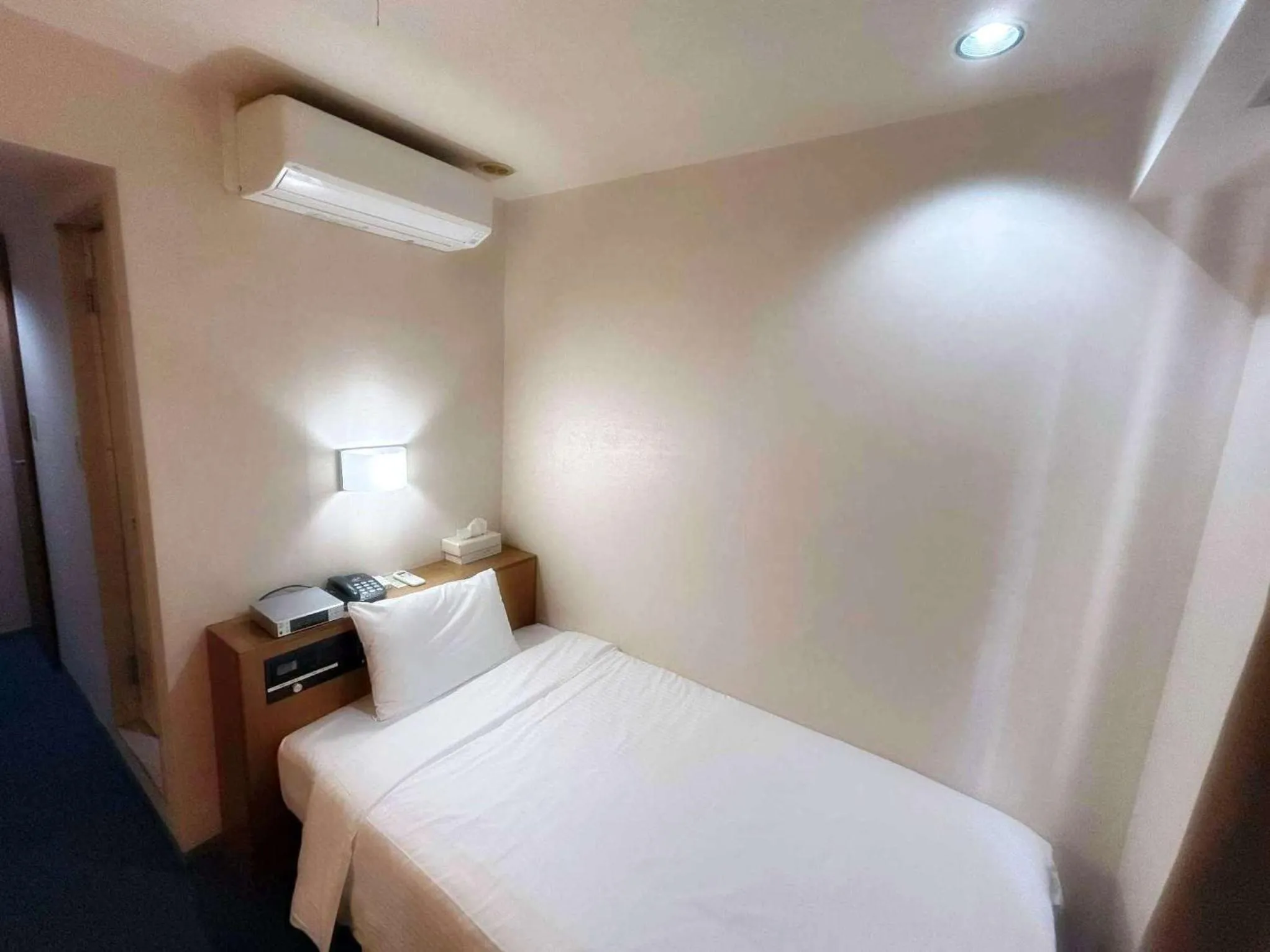 Bed in Sankei City Hotel Hachioji