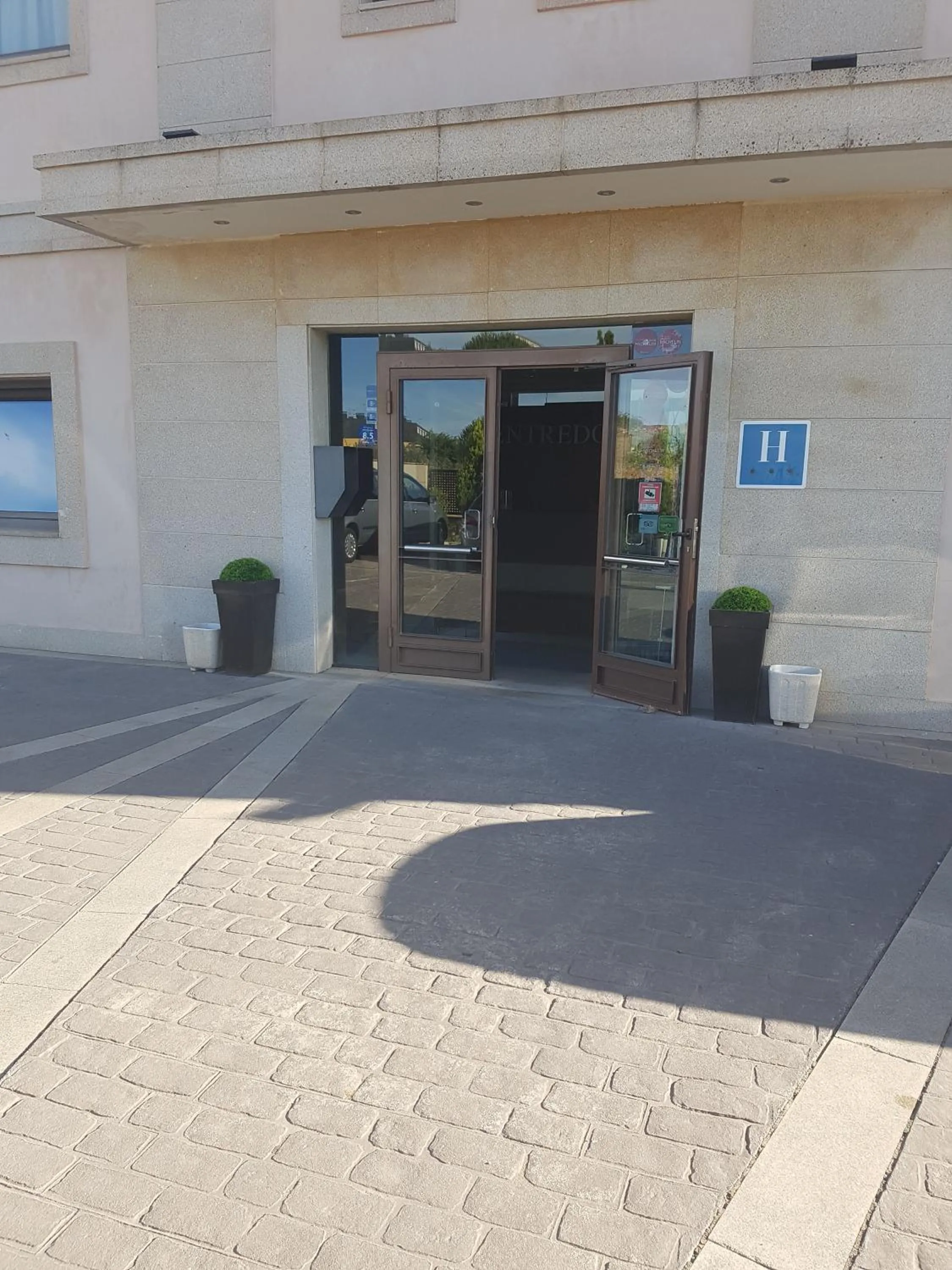 Facade/entrance in Hotel Entredos