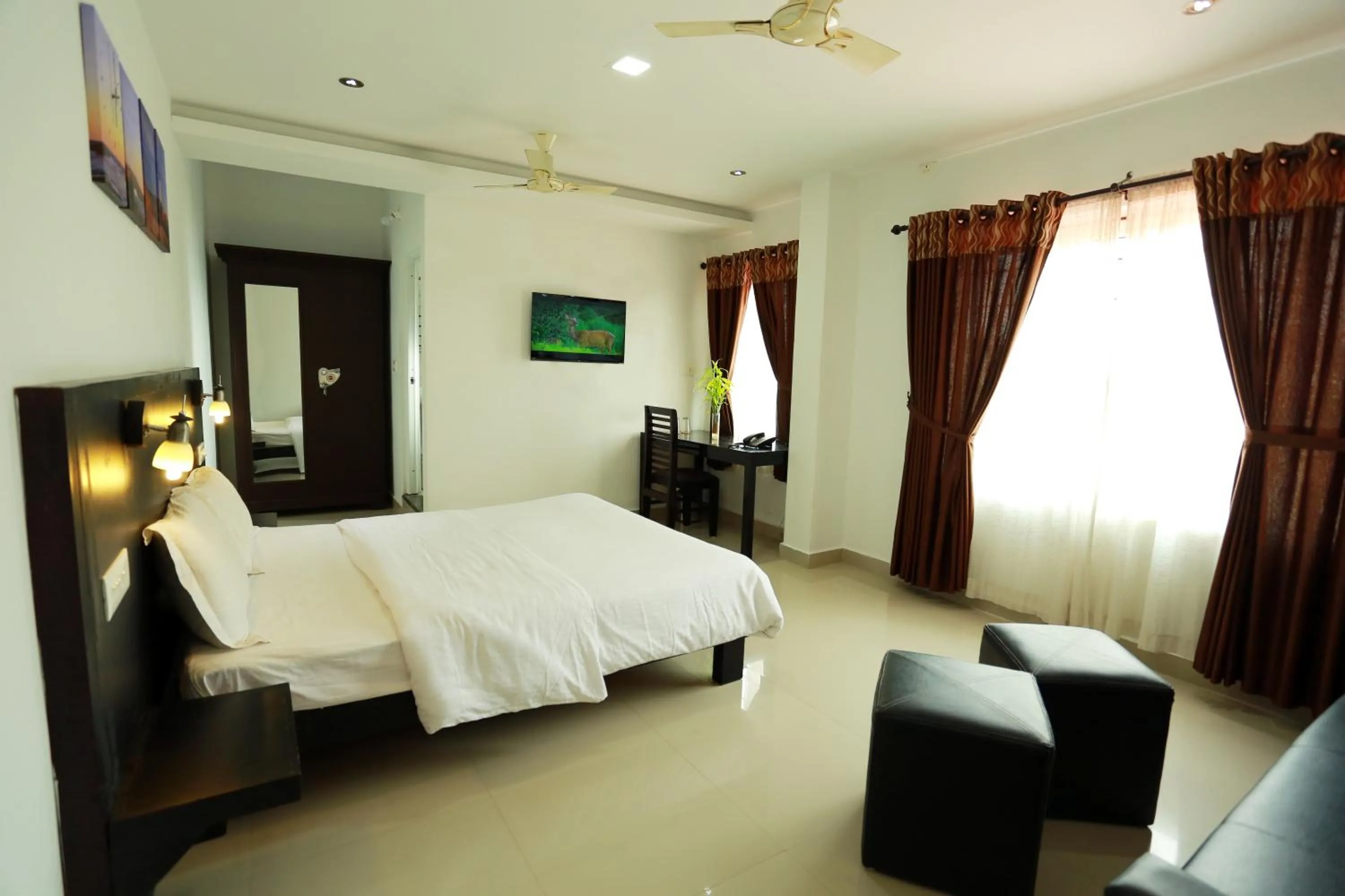 Photo of the whole room, Bed in Chillax Vagamon