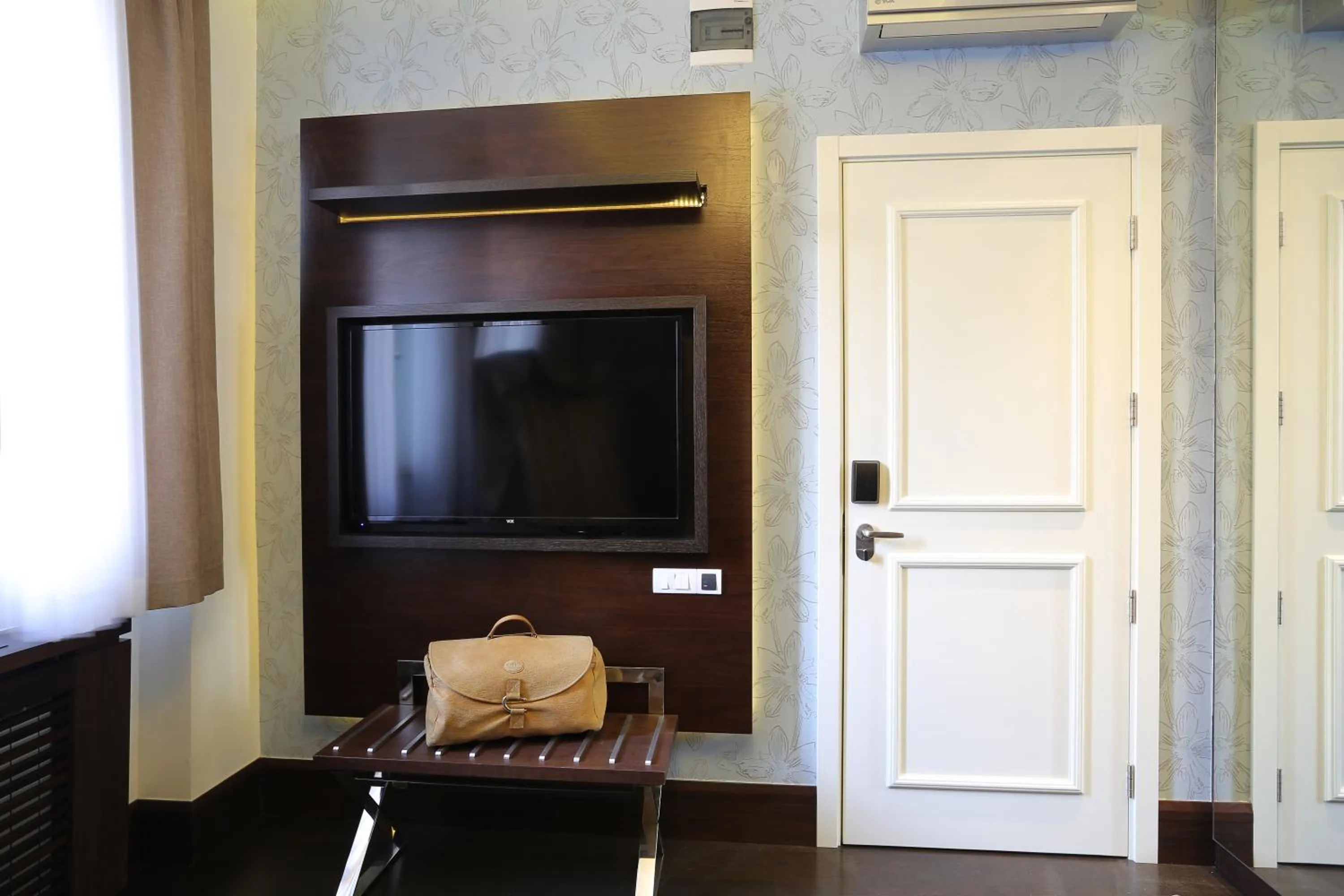 TV and multimedia in Belgreat Premium Suites