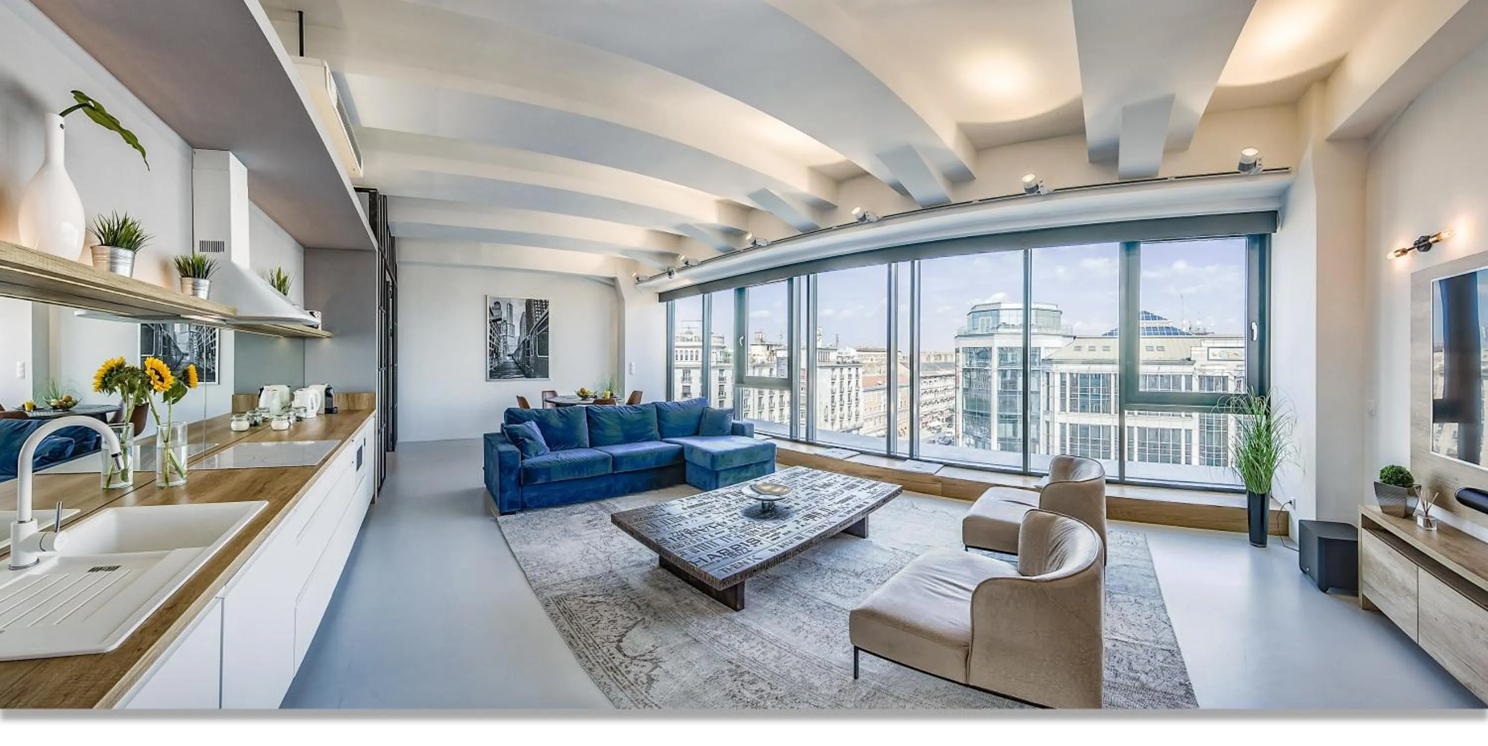 Living room in LOFT Astoria Suites by Vagabond