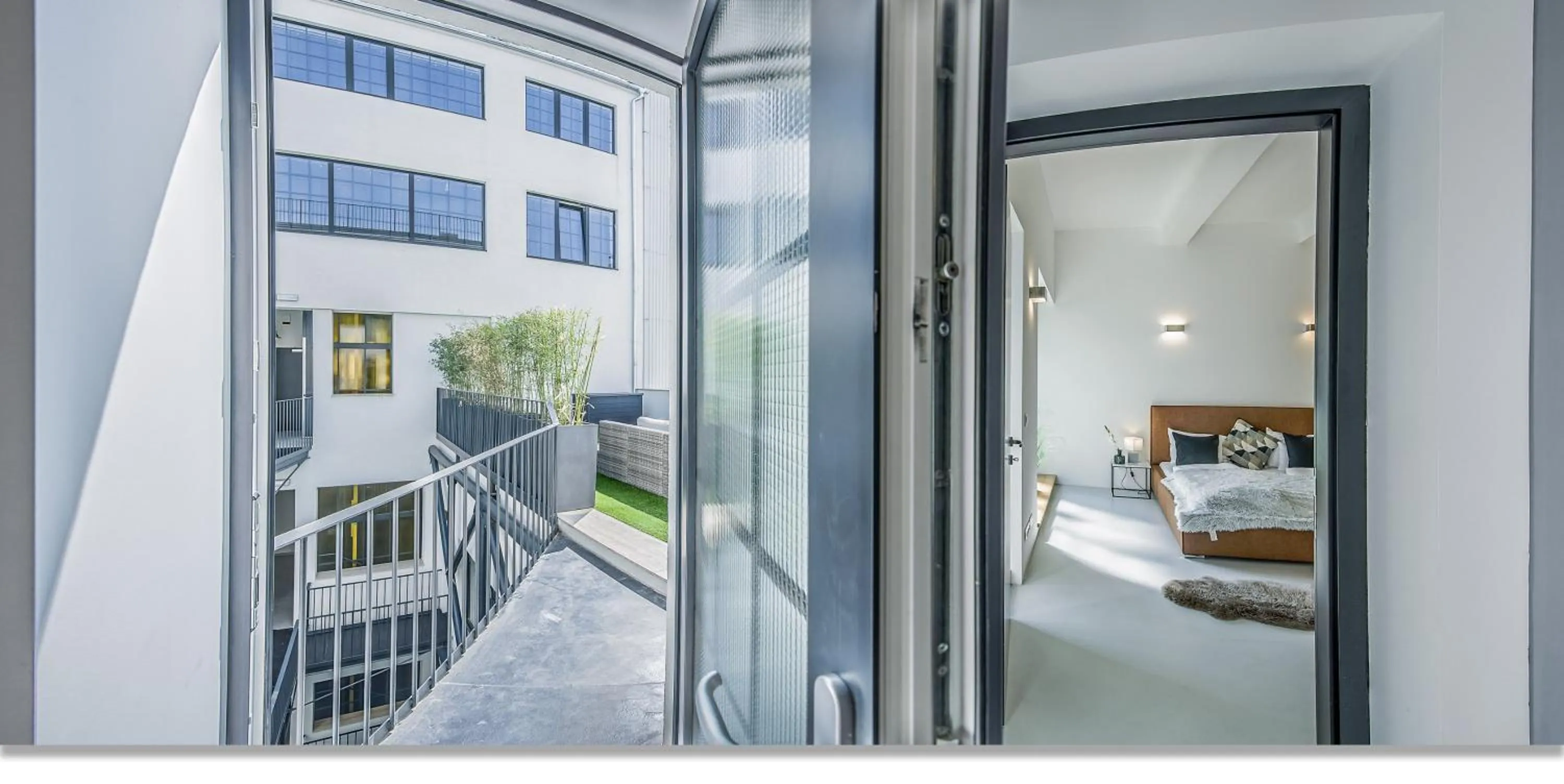 Balcony/Terrace in LOFT Astoria Suites by Vagabond